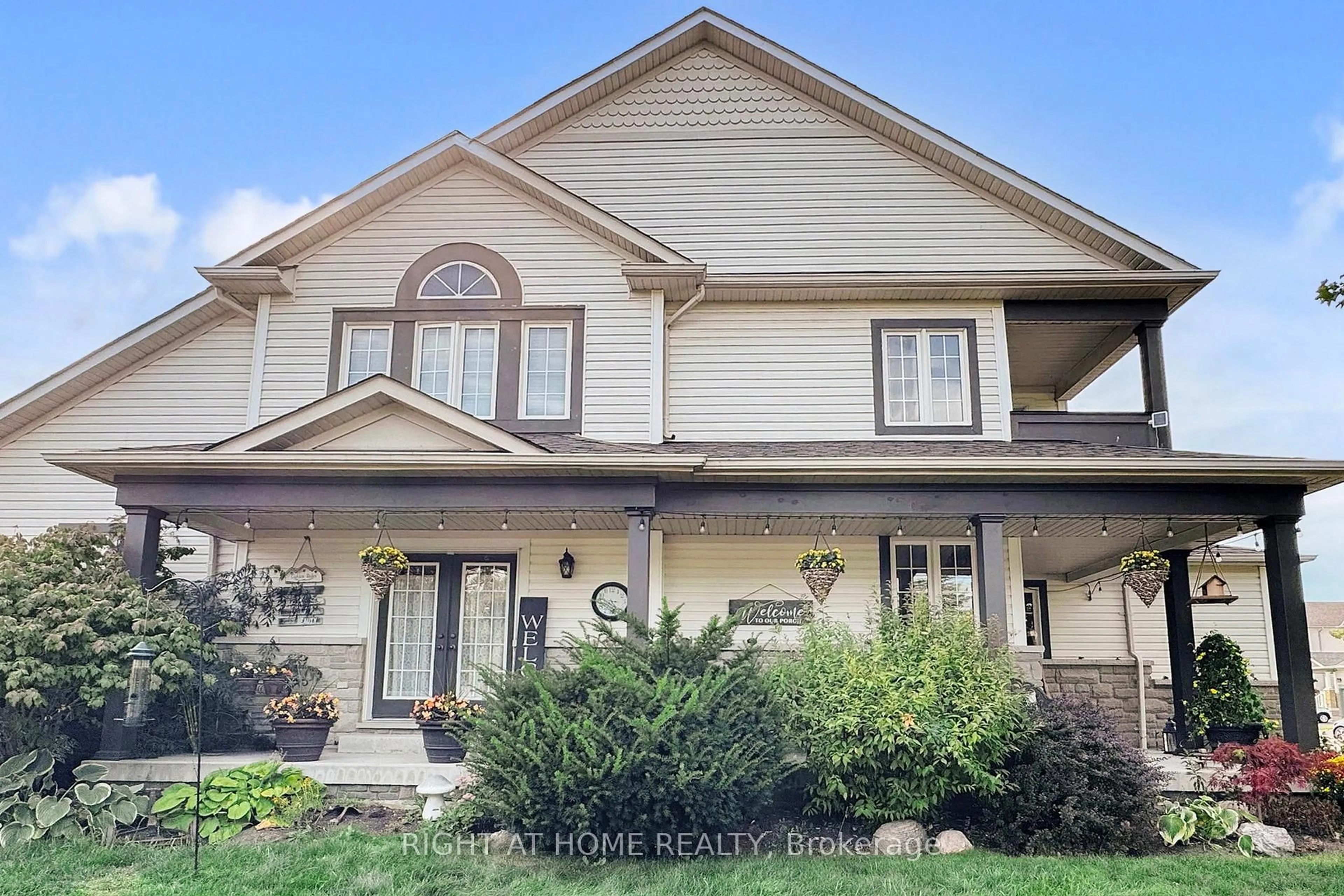 Home with vinyl exterior material, street for 58 Mikayla Cres, Whitby Ontario L1M 2H9
