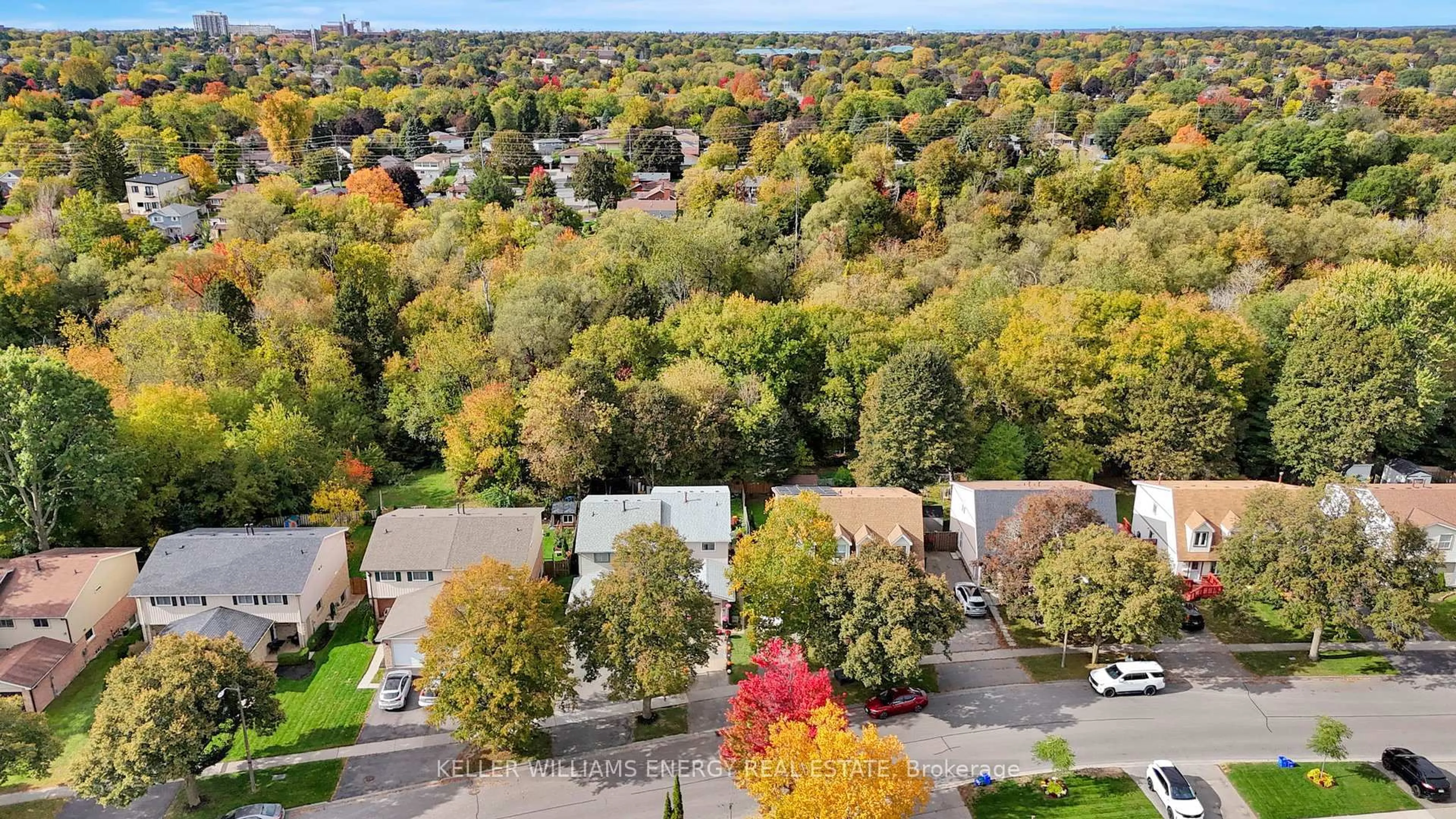 A pic from outside/outdoor area/front of a property/back of a property/a pic from drone, street for 518 Camelot Dr, Oshawa Ontario L1K 1K4