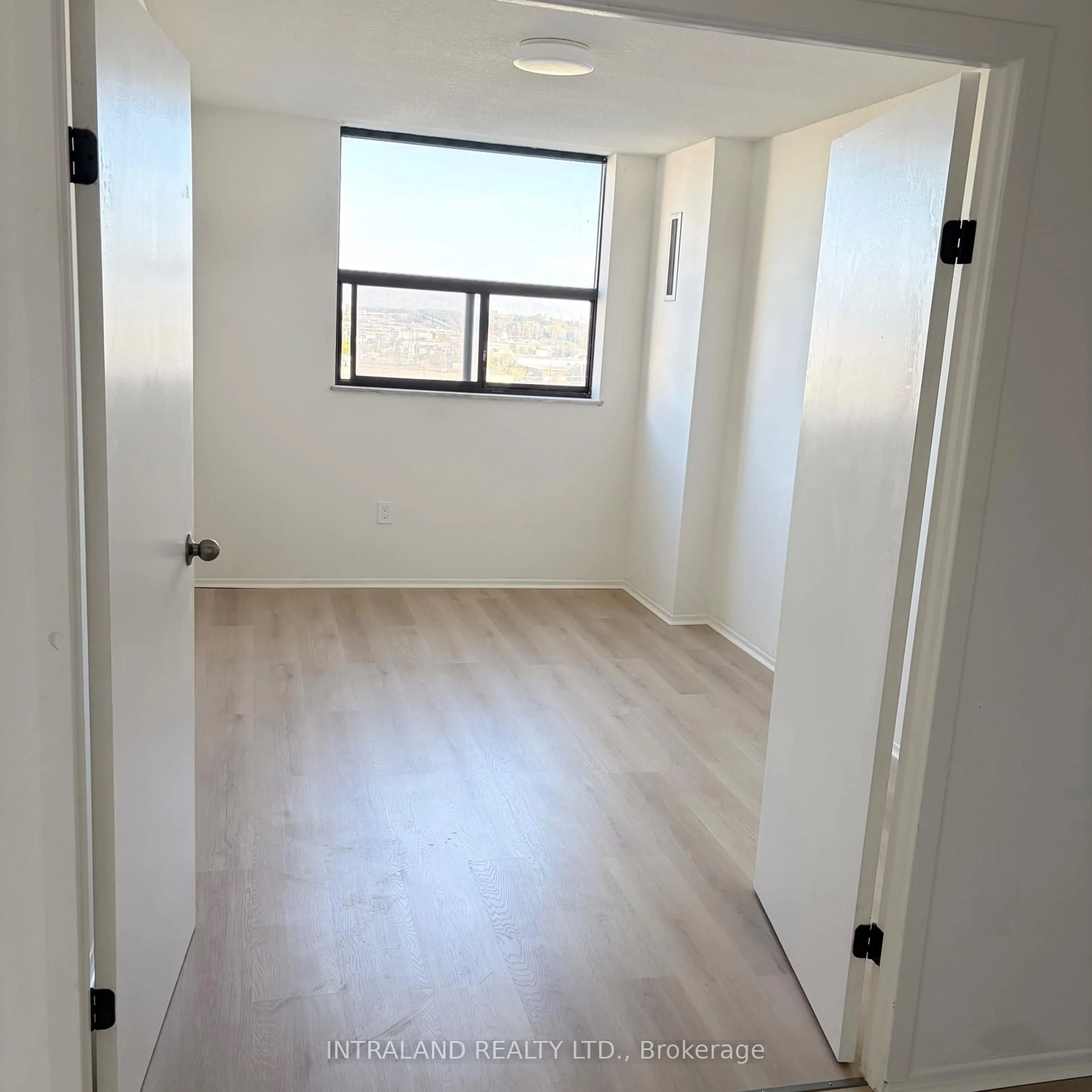 A pic of a room for 100 Prudential Dr #805, Toronto Ontario M1P 4V4