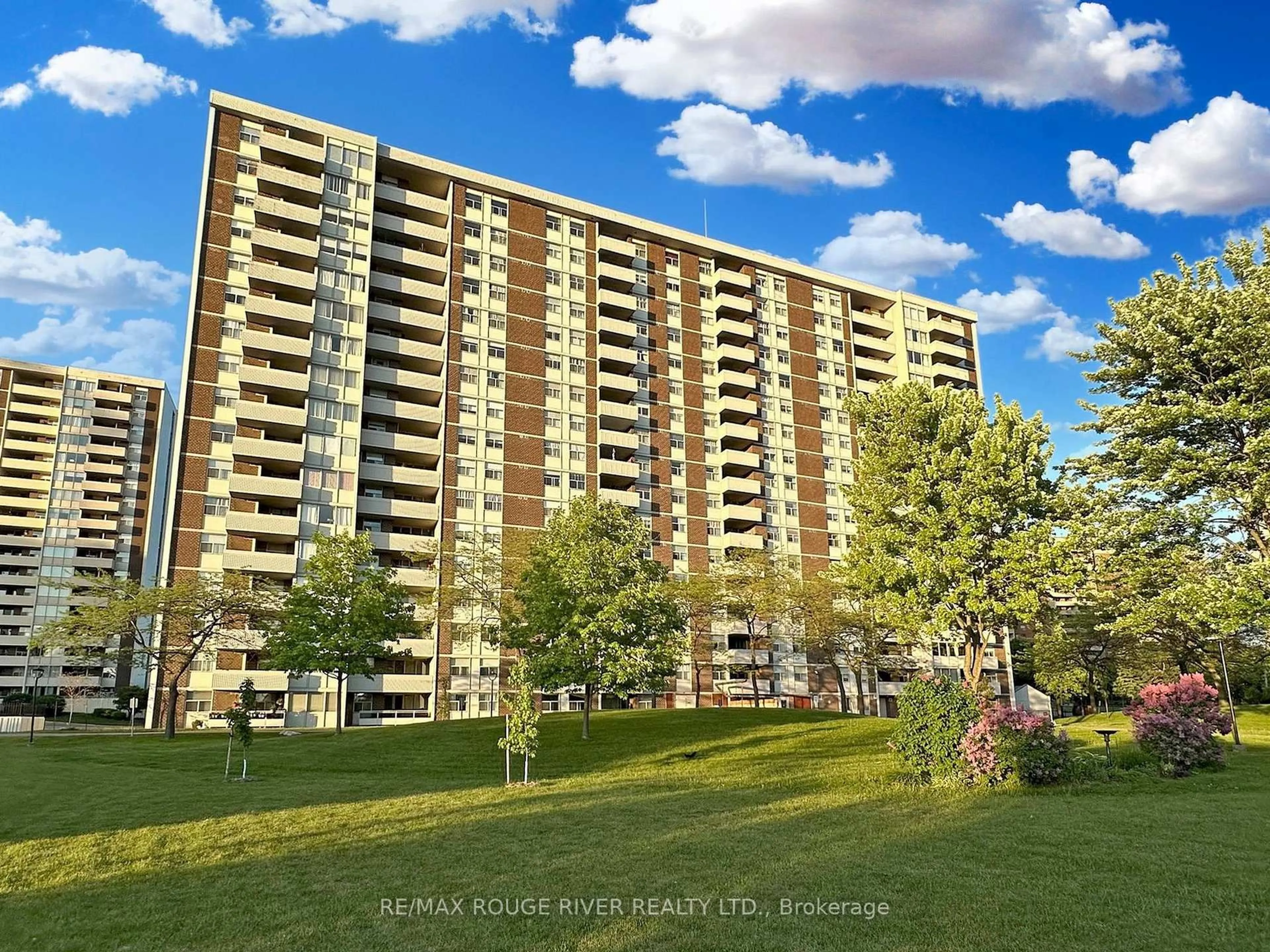 A pic from outside/outdoor area/front of a property/back of a property/a pic from drone, unknown for 44 Falby Crt #902, Ajax Ontario L1S 3L1