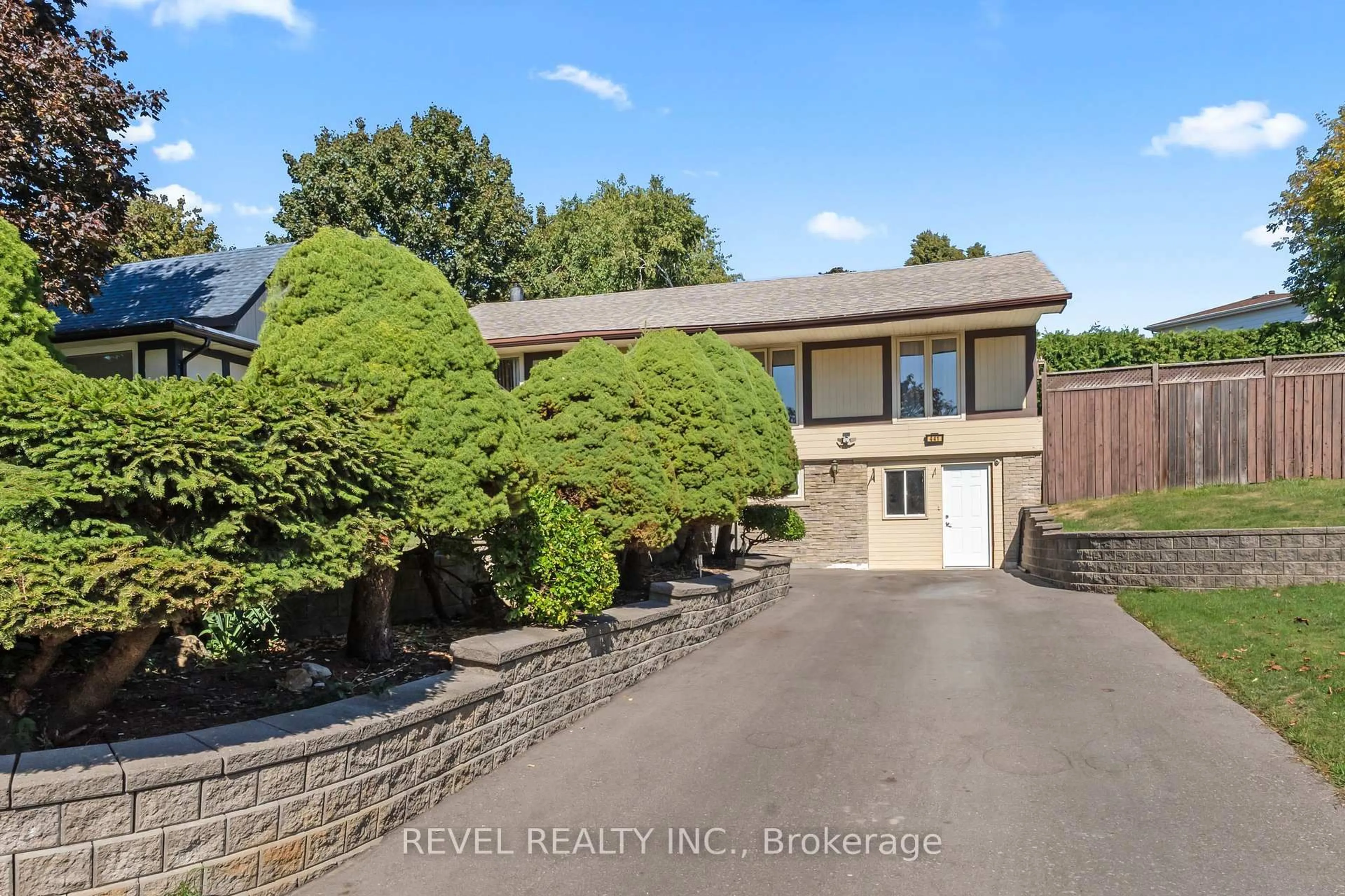 A pic from outside/outdoor area/front of a property/back of a property/a pic from drone, unknown for 441 Crestwood Dr Dr, Oshawa Ontario L1G 2R4