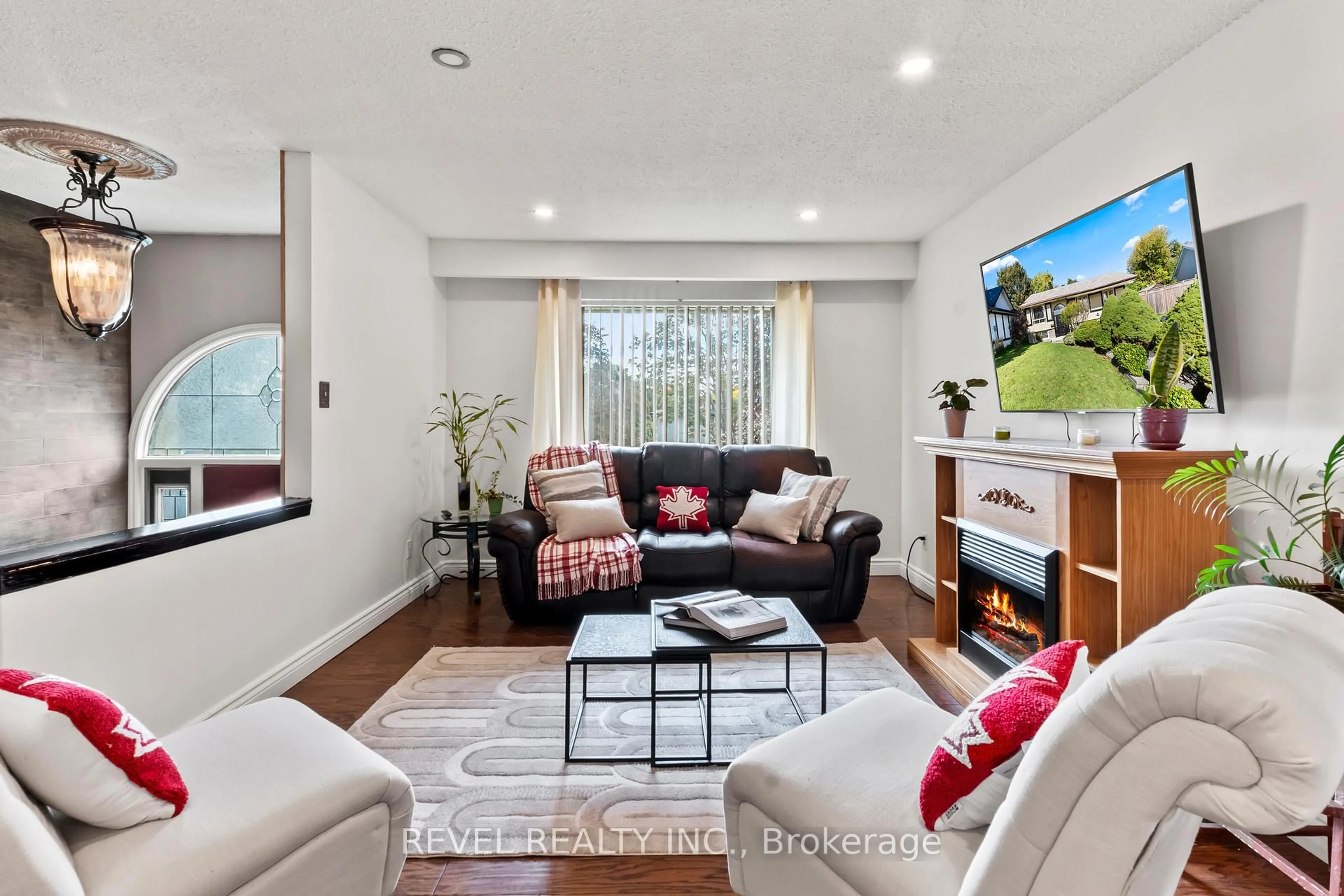 Living room with furniture, wood/laminate floor for 441 Crestwood Dr Dr, Oshawa Ontario L1G 2R4
