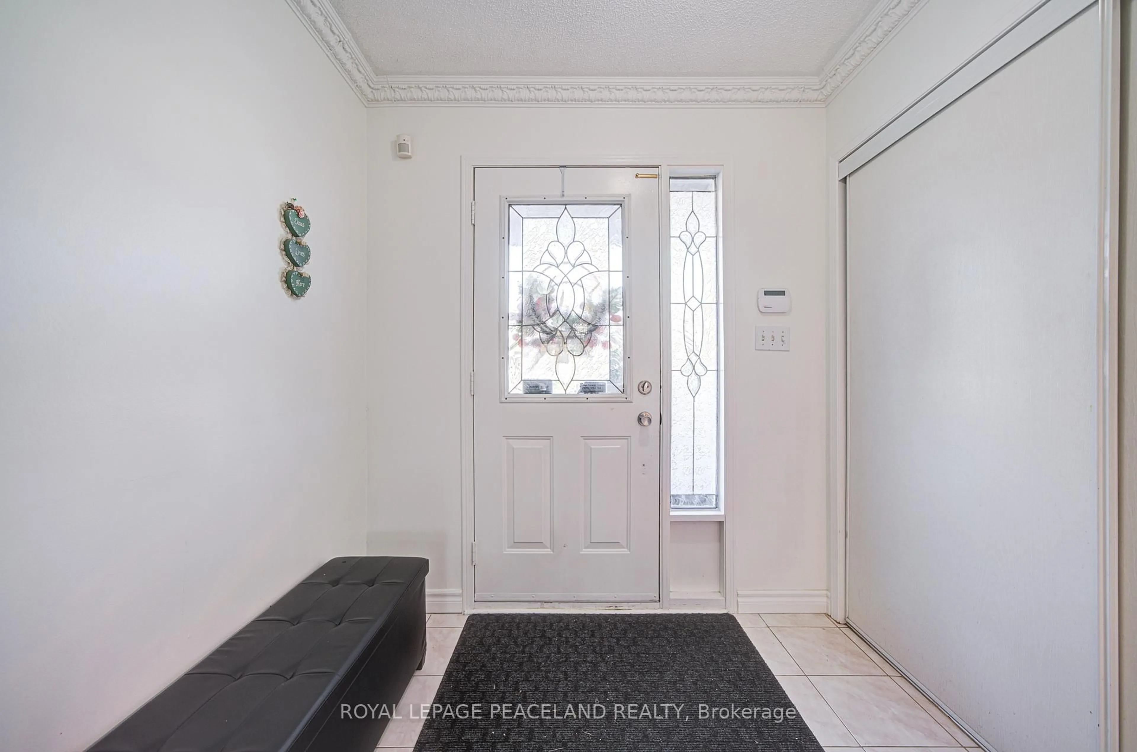 Indoor entryway for 14 Oglevie Dr, Whitby Ontario L1R 2Y4
