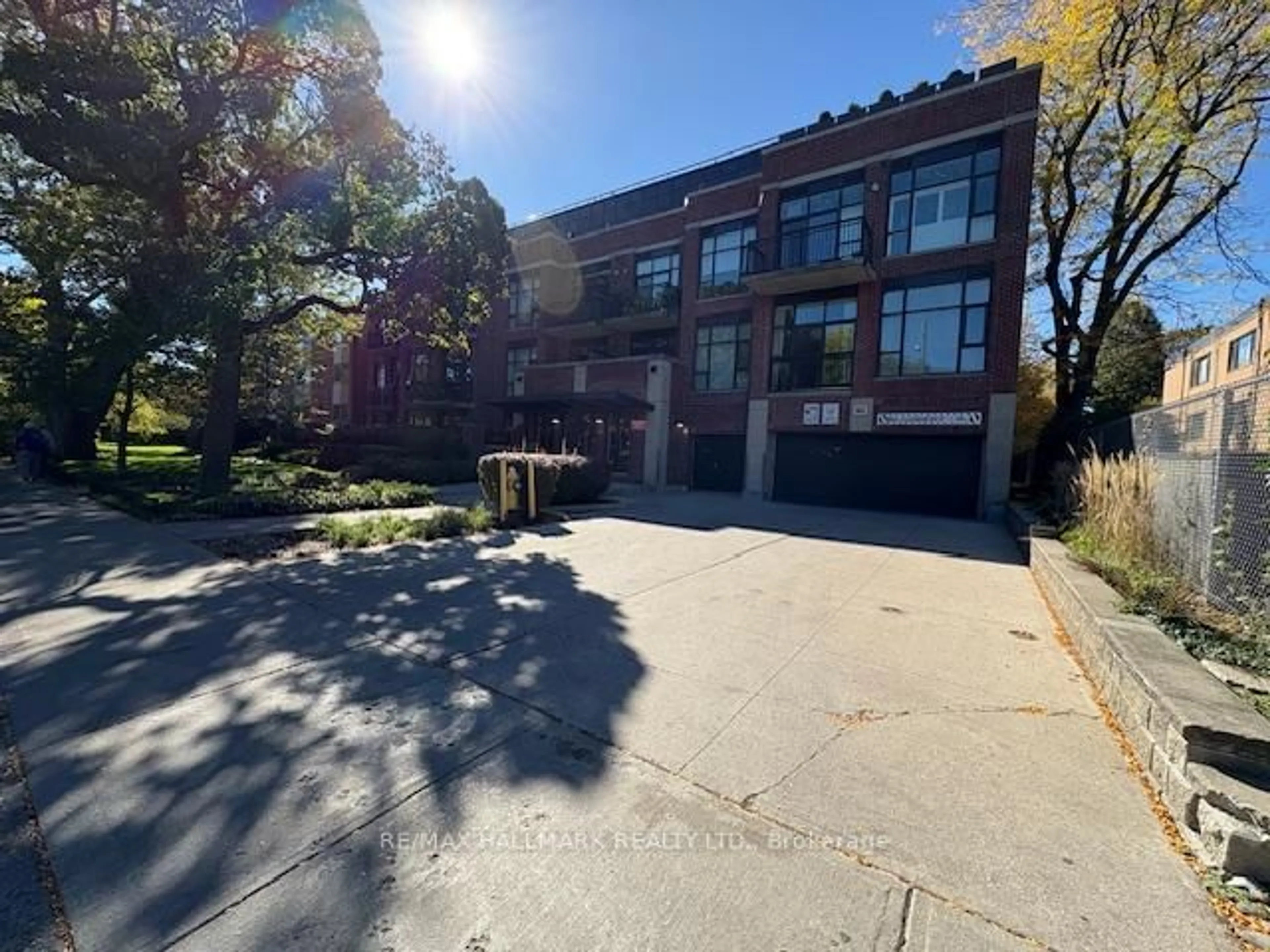 A pic from outside/outdoor area/front of a property/back of a property/a pic from drone, street for 66 Kippendavie Ave #313, Toronto Ontario M4L 0A4