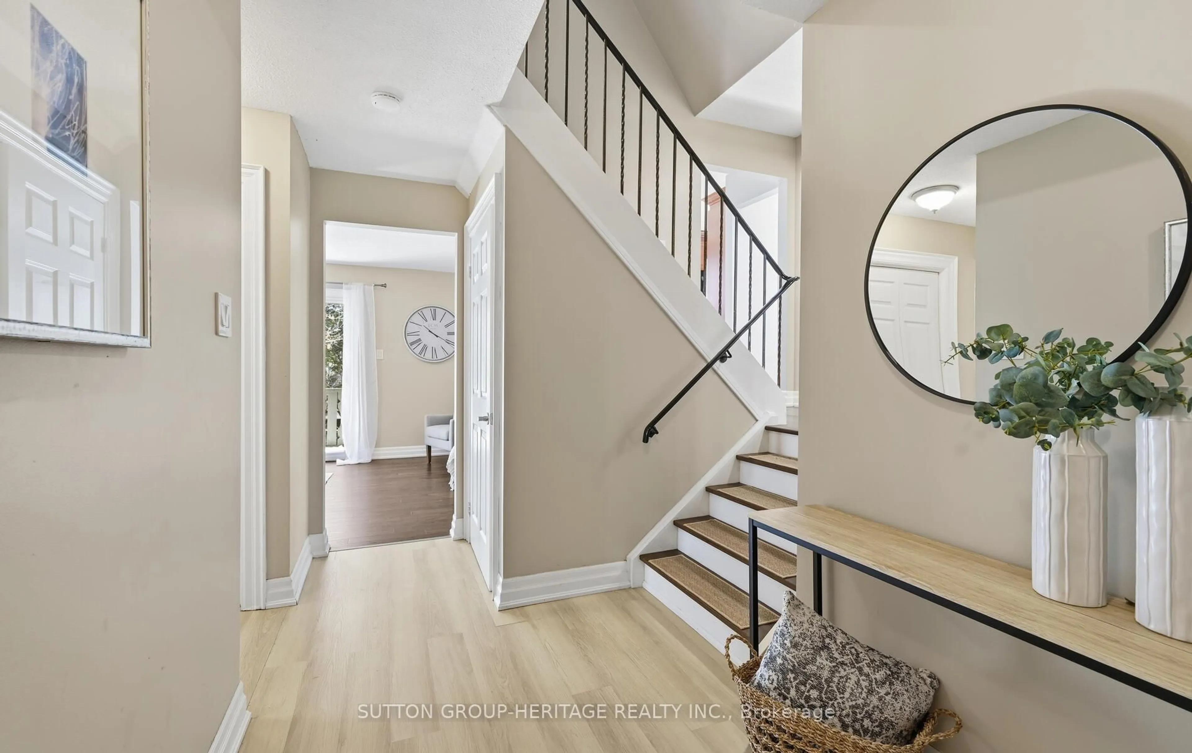 Indoor entryway for 602 Antigua Cres, Oshawa Ontario L1J 6B4