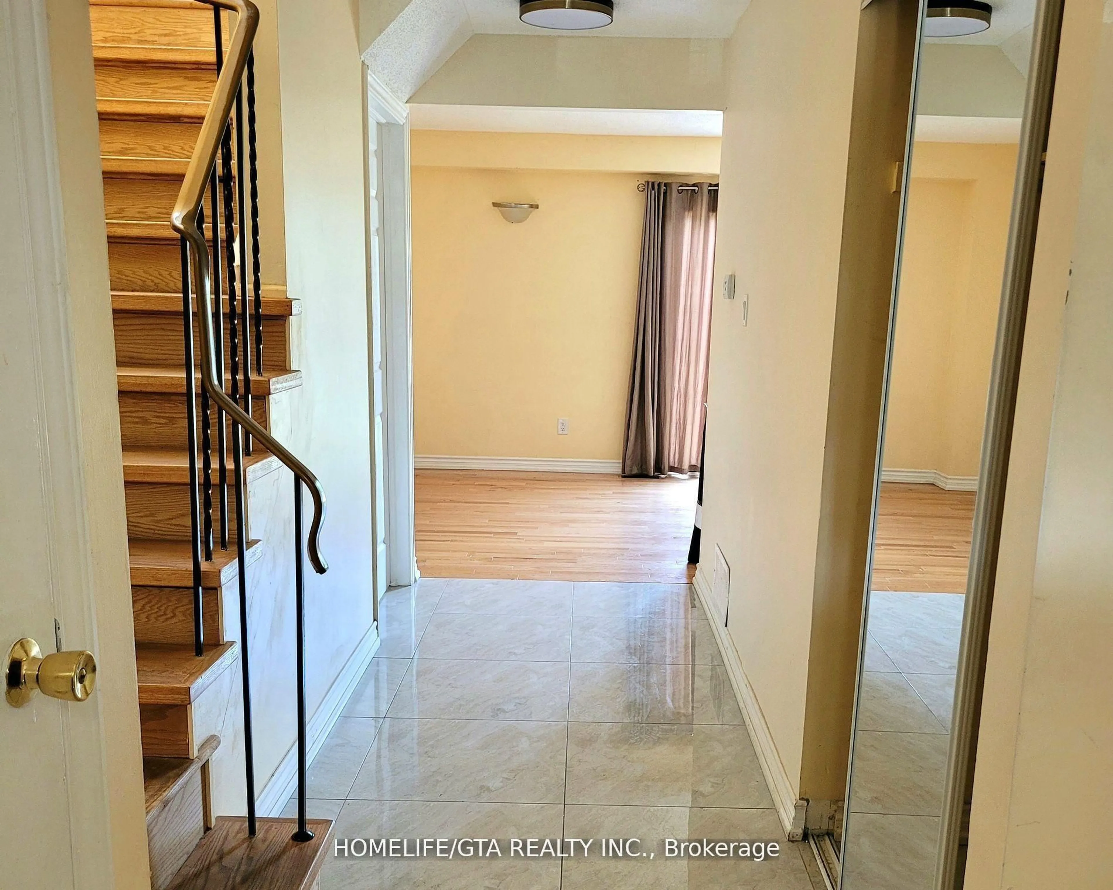 Indoor foyer for 16 Troutbeck Ave, Toronto Ontario M1B 4K5