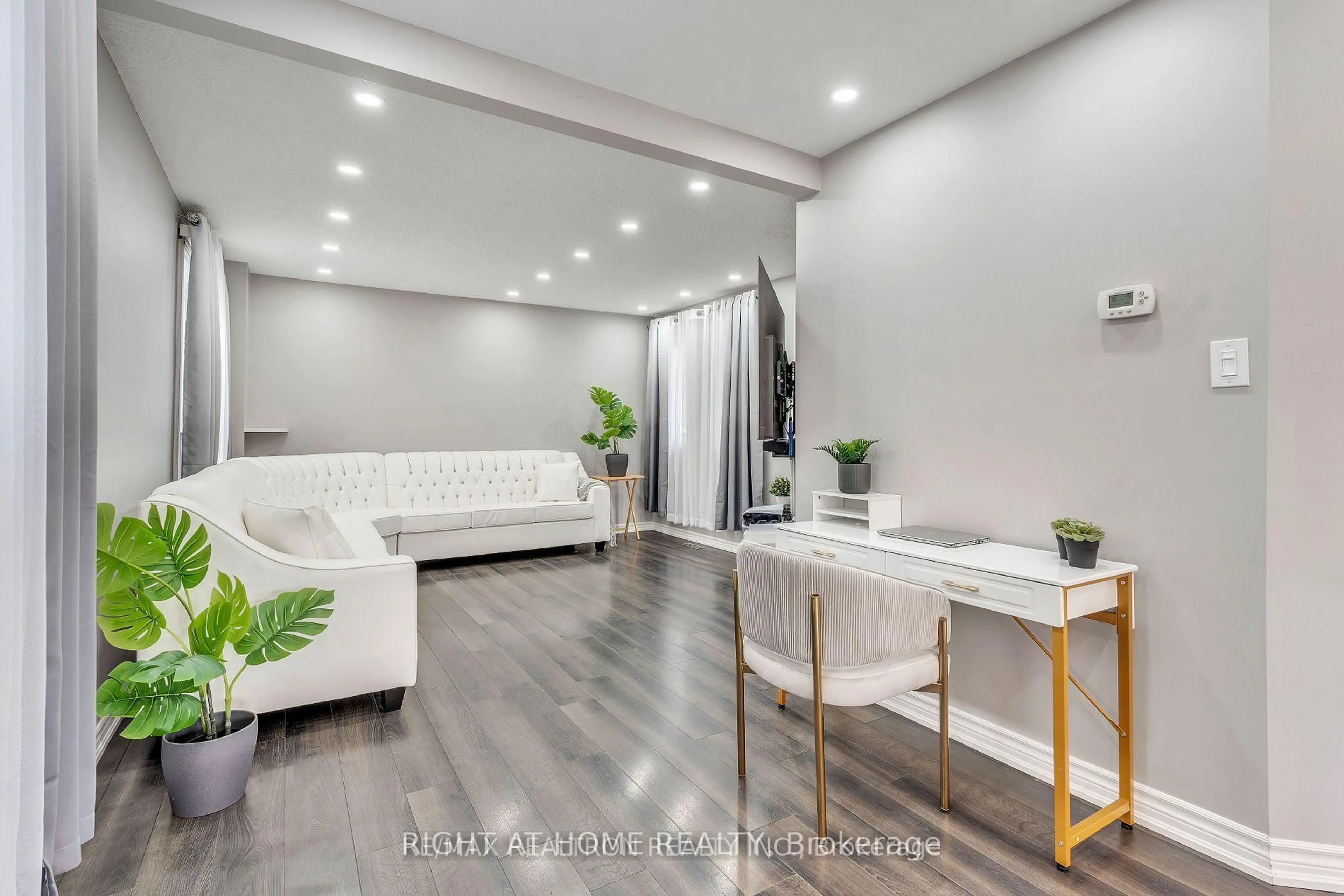 Living room with furniture, unknown for 150 Sandringham Dr, Clarington Ontario L1E 2G6