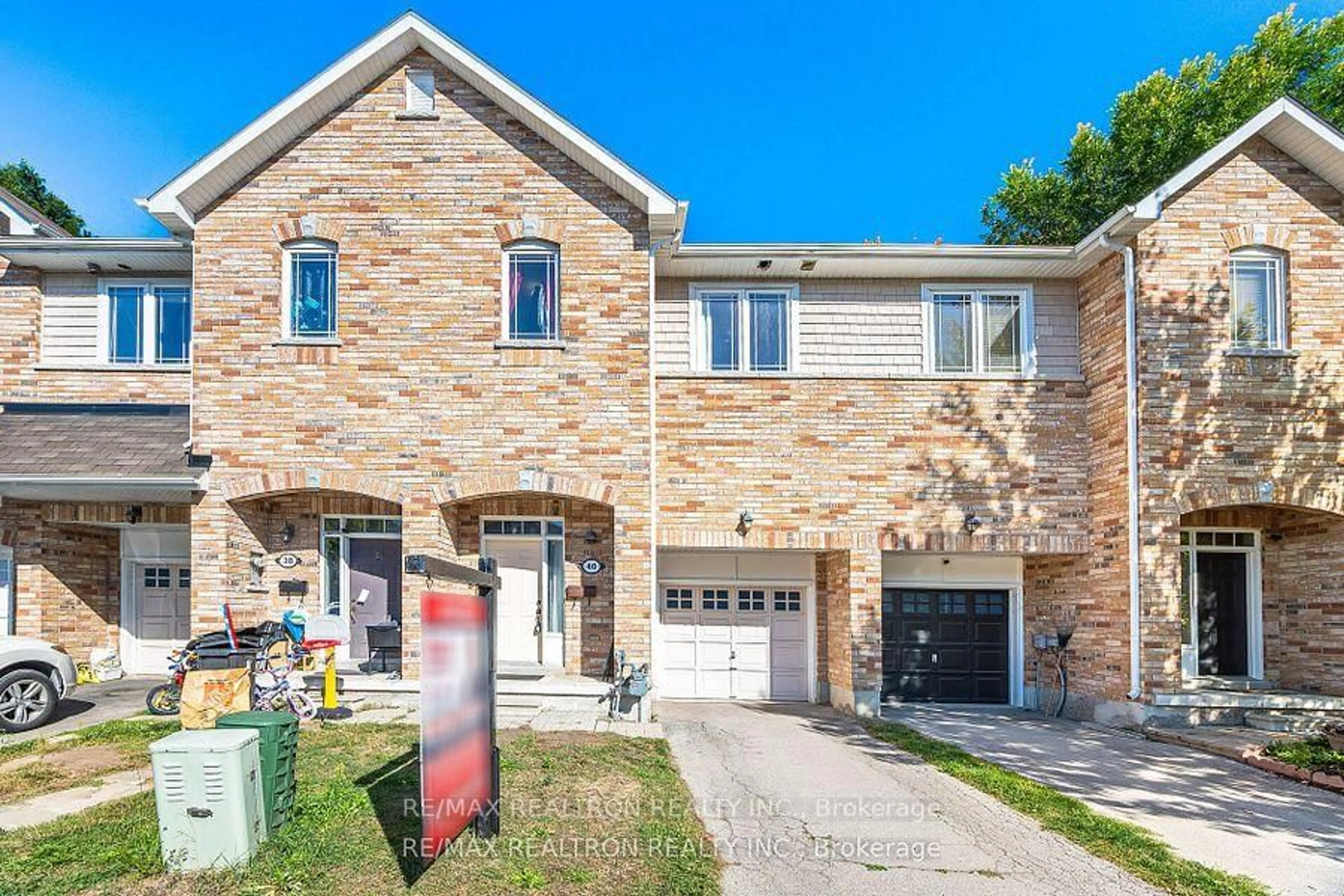 Home with brick exterior material, street for 40 Skelding Crt, Toronto Ontario M1E 2R7