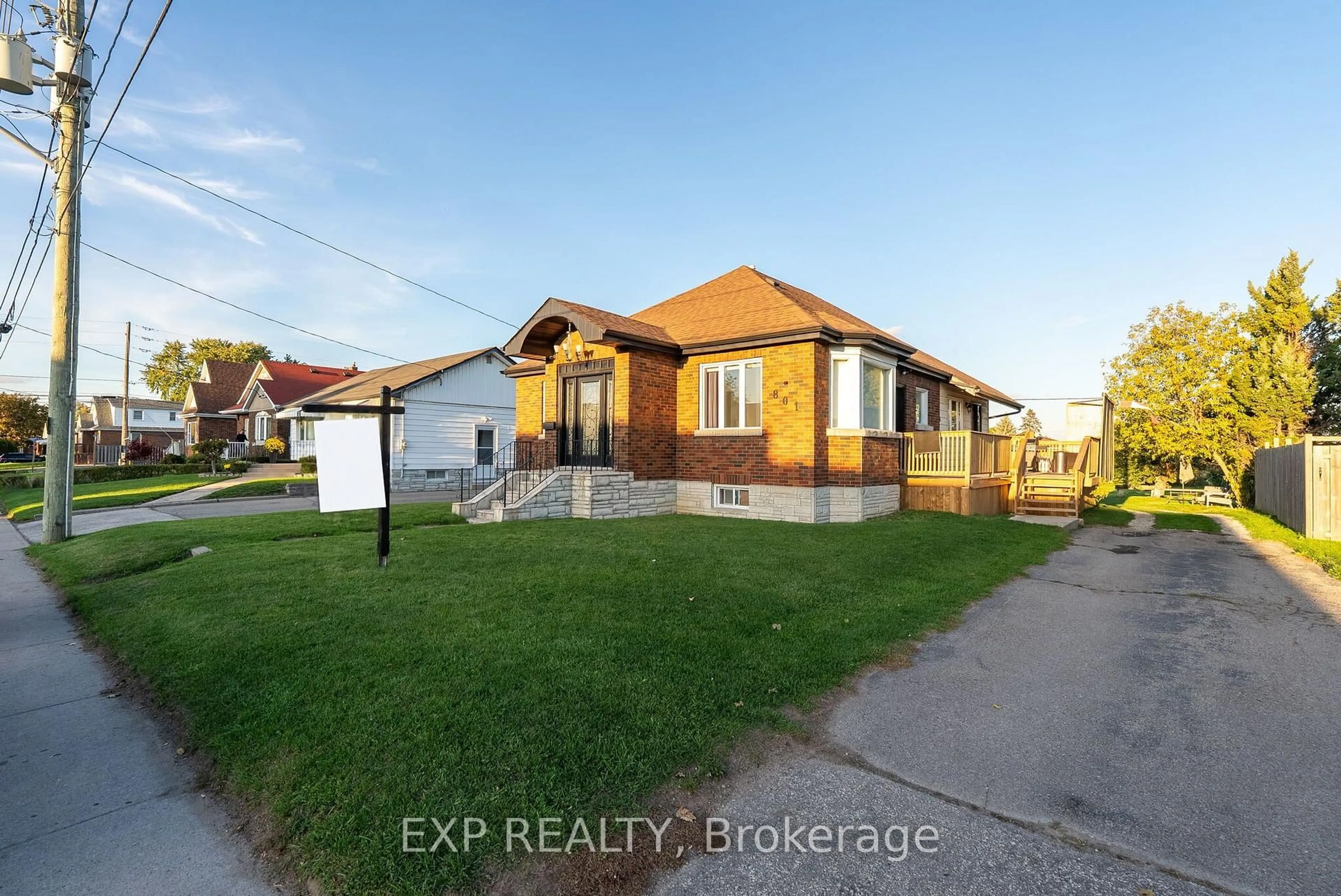 A pic from outside/outdoor area/front of a property/back of a property/a pic from drone, street for 801 Ritson Rd, Oshawa Ontario L1H 5L3