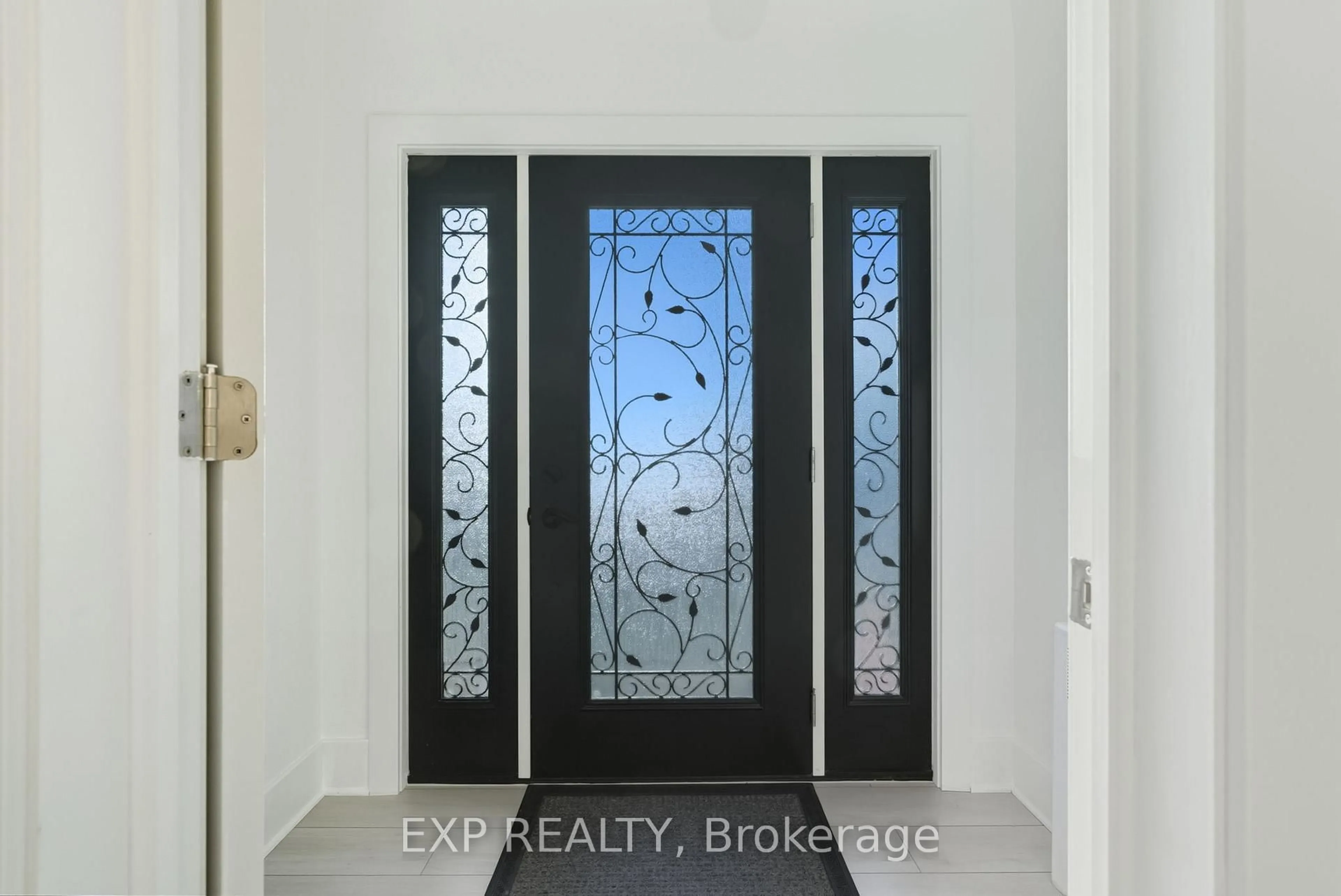 Indoor entryway for 801 Ritson Rd, Oshawa Ontario L1H 5L3