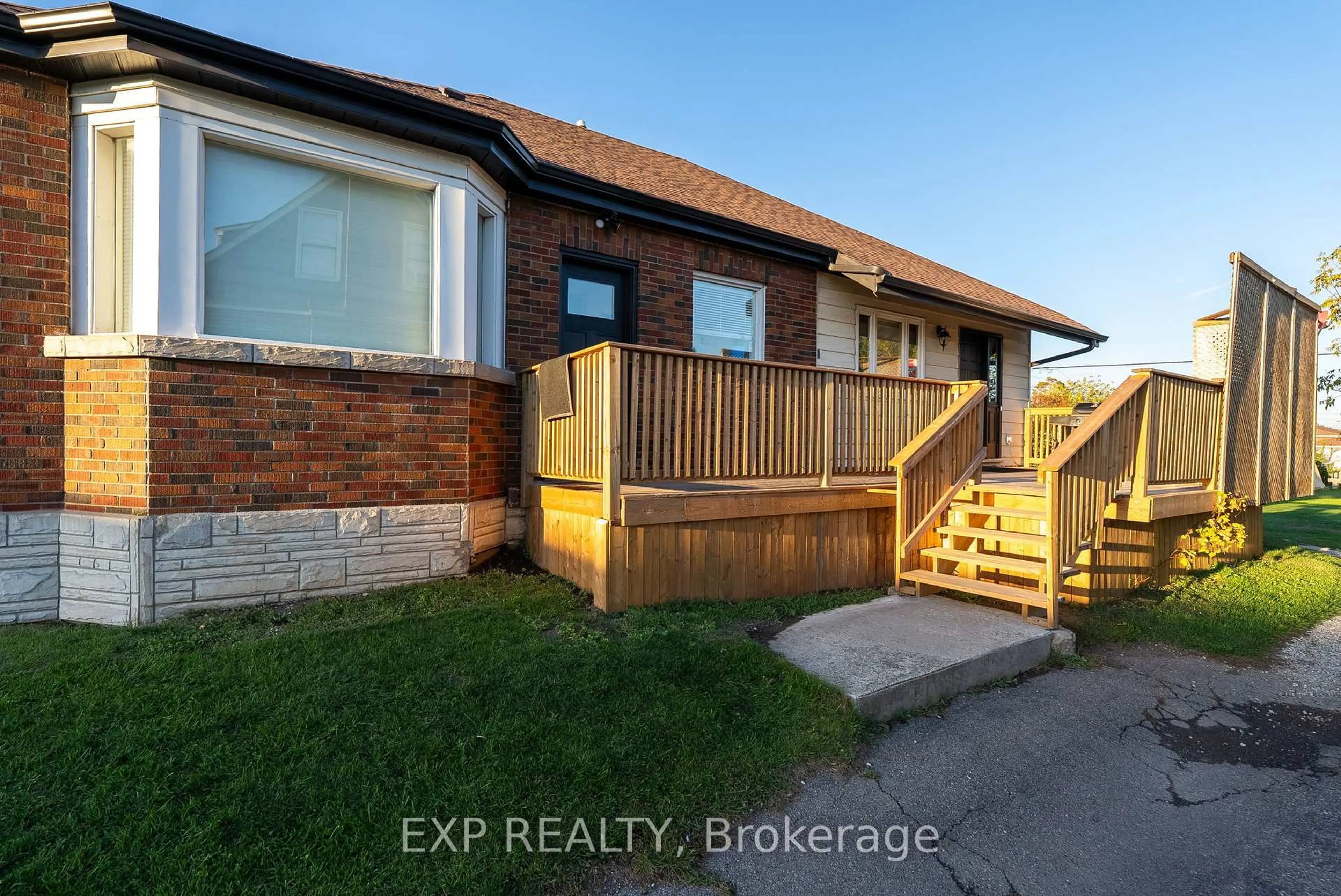 A pic from outside/outdoor area/front of a property/back of a property/a pic from drone, building for 801 Ritson Rd, Oshawa Ontario L1H 5L3