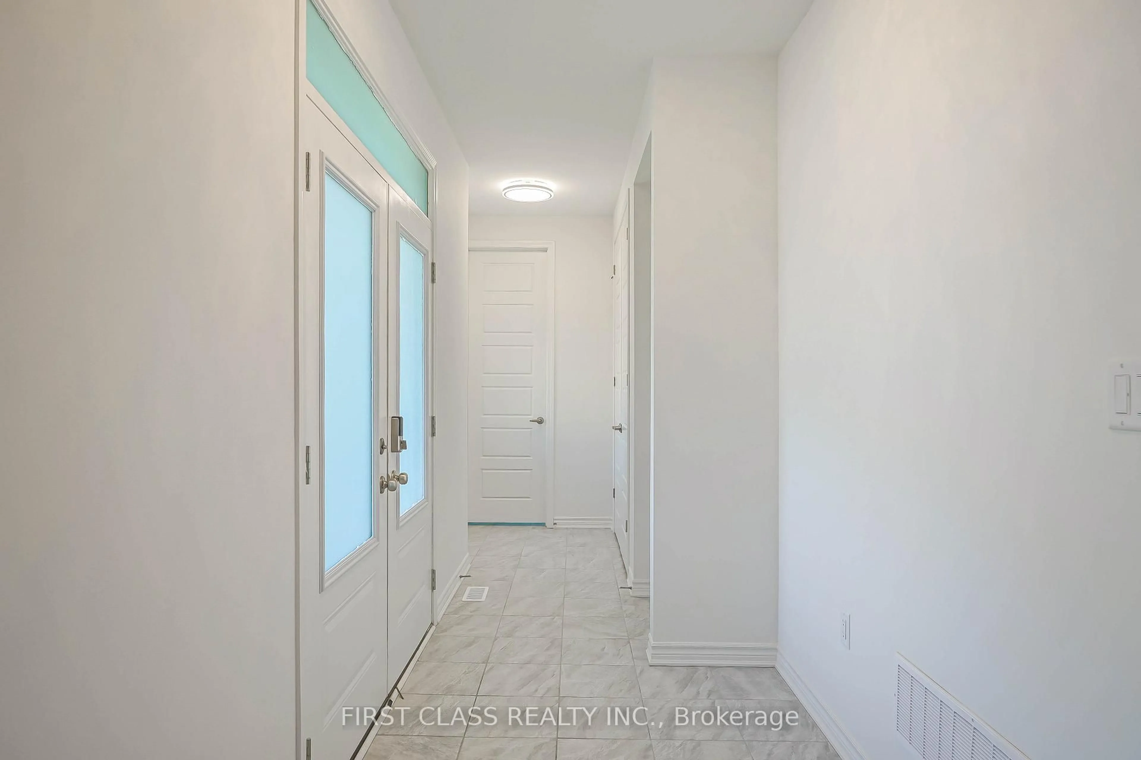 Indoor entryway for 1913 Narcissus Gdns, Pickering Ontario L1Y 0B5