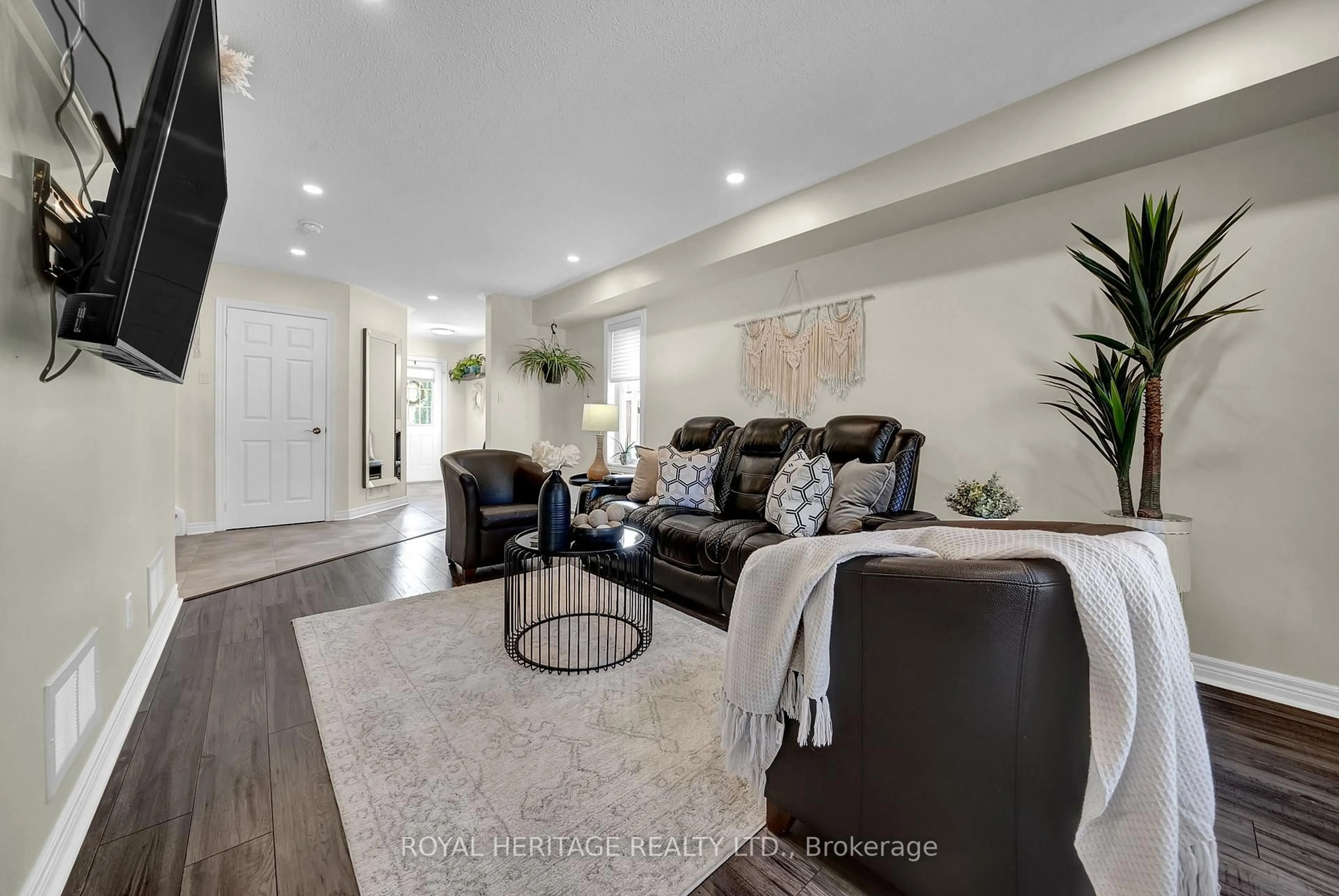 Living room with furniture, unknown for 46 Lownie Crt, Clarington Ontario L1C 5C9