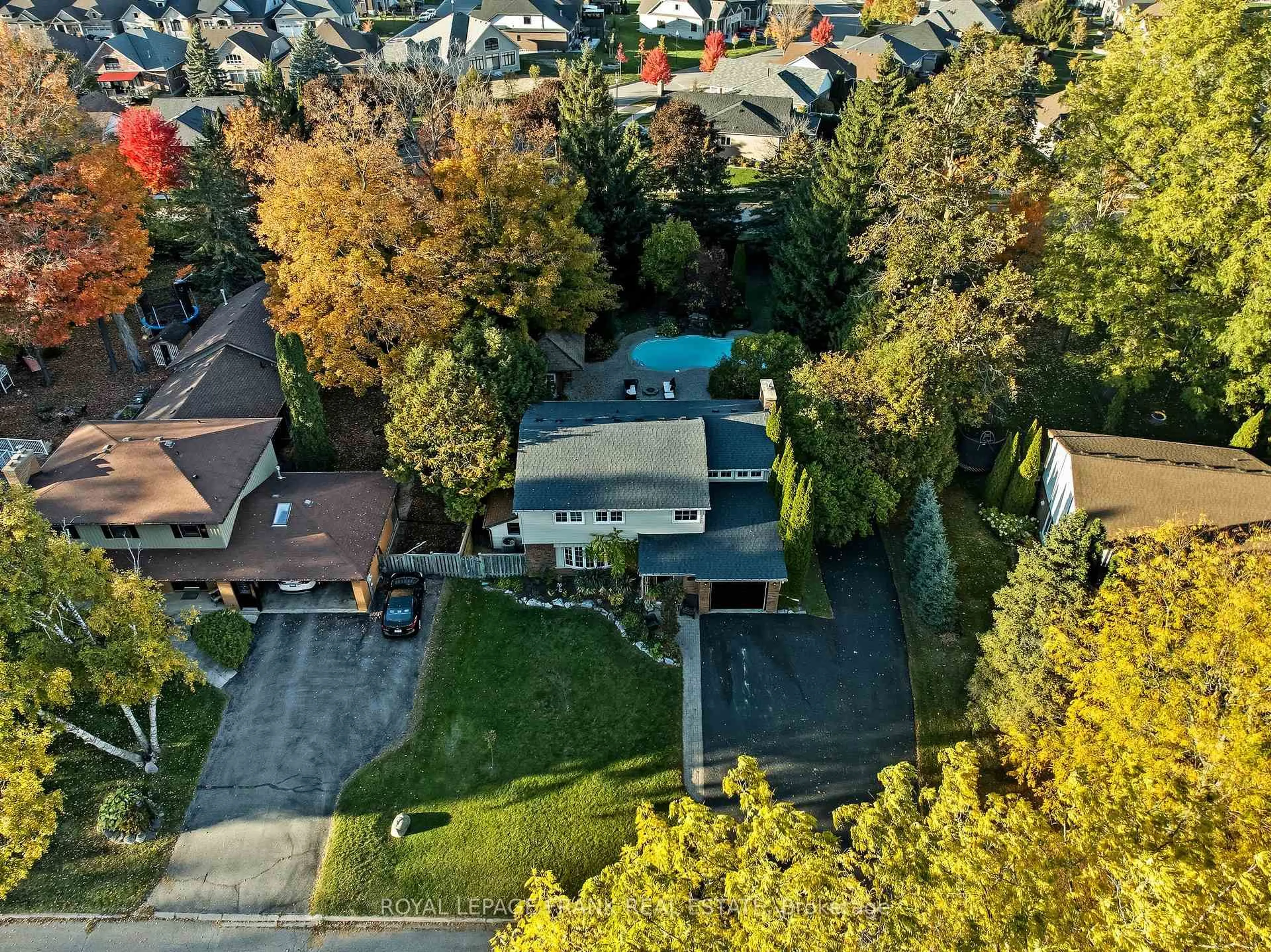 A pic from outside/outdoor area/front of a property/back of a property/a pic from drone, street for 462 Kent St, Scugog Ontario L9L 1N7