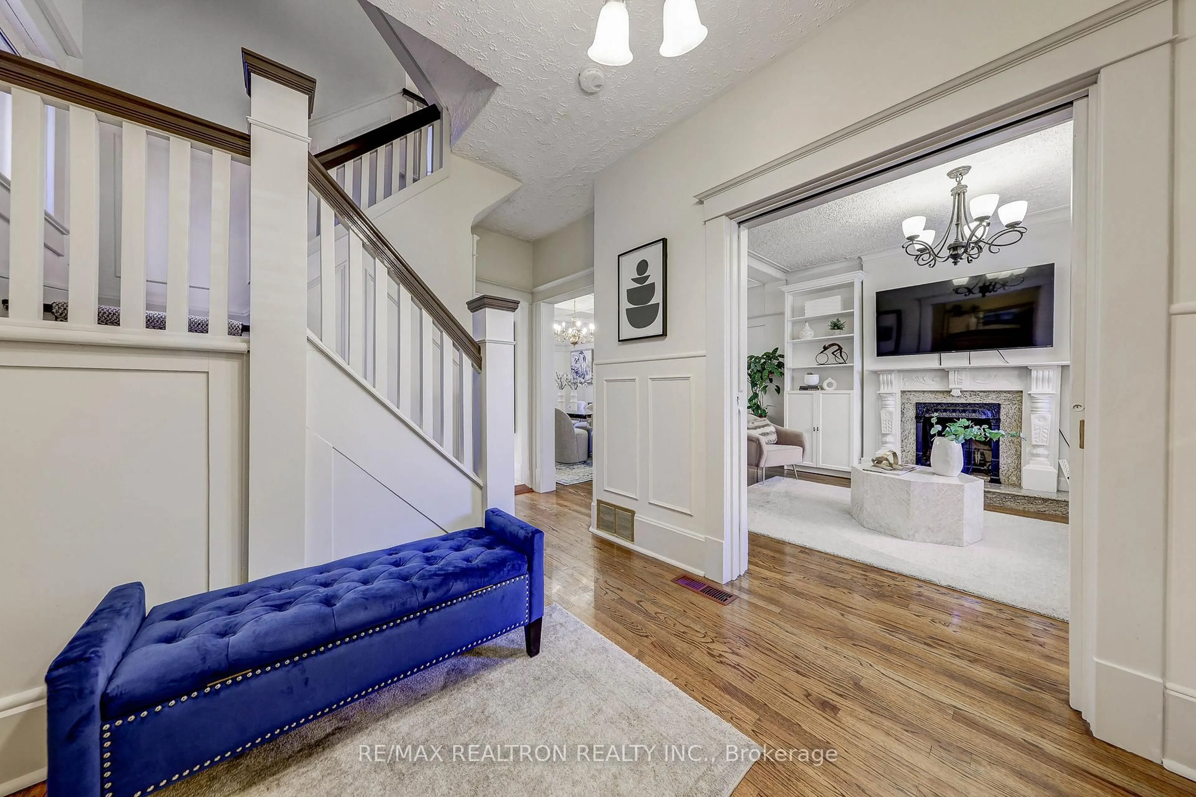 Indoor entryway for 667 Pape Ave, Toronto Ontario M4K 3S4