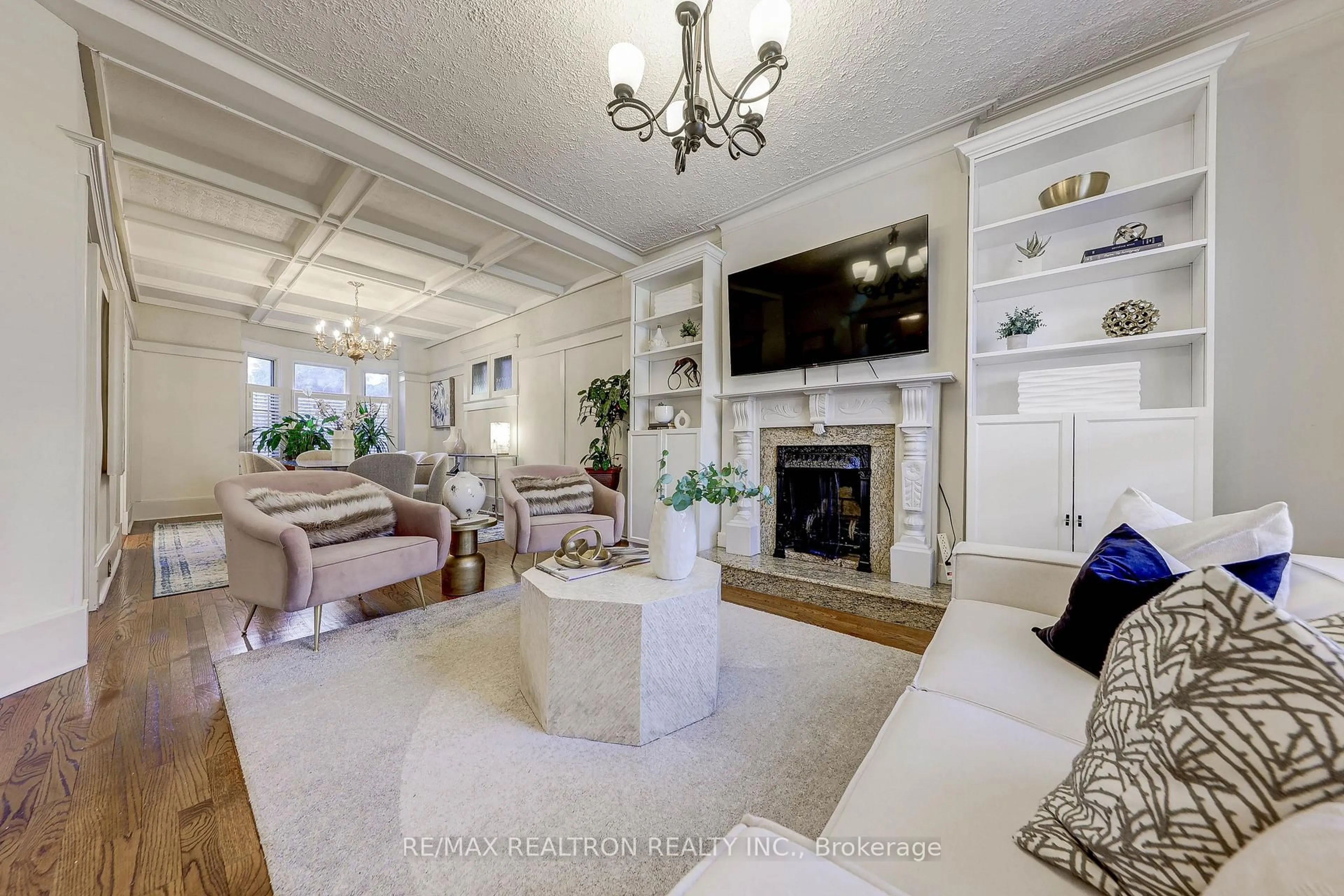 Living room with furniture, unknown for 667 Pape Ave, Toronto Ontario M4K 3S4