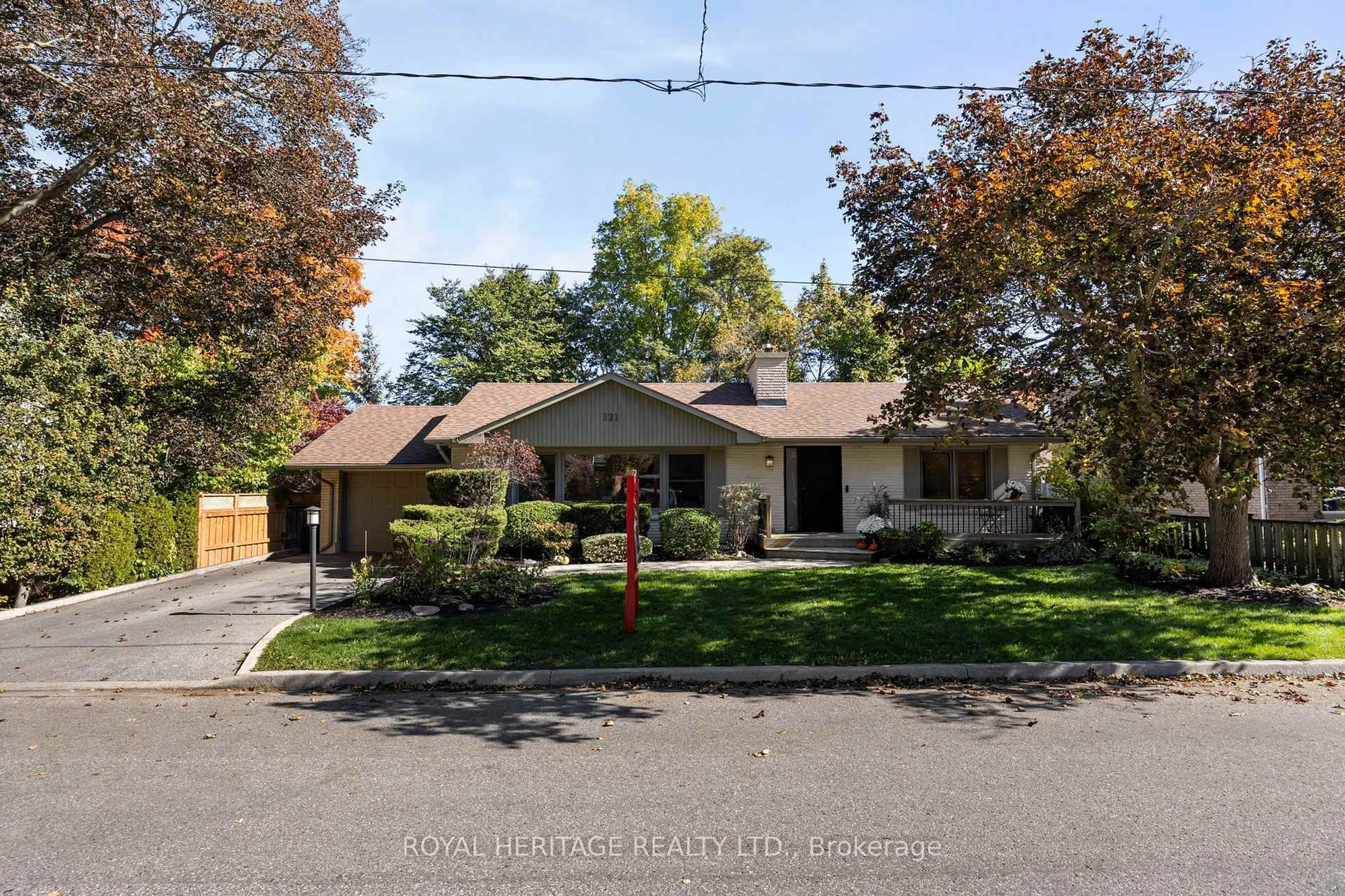Unknown for 321 Centre St, Whitby Ontario L1N 4T3