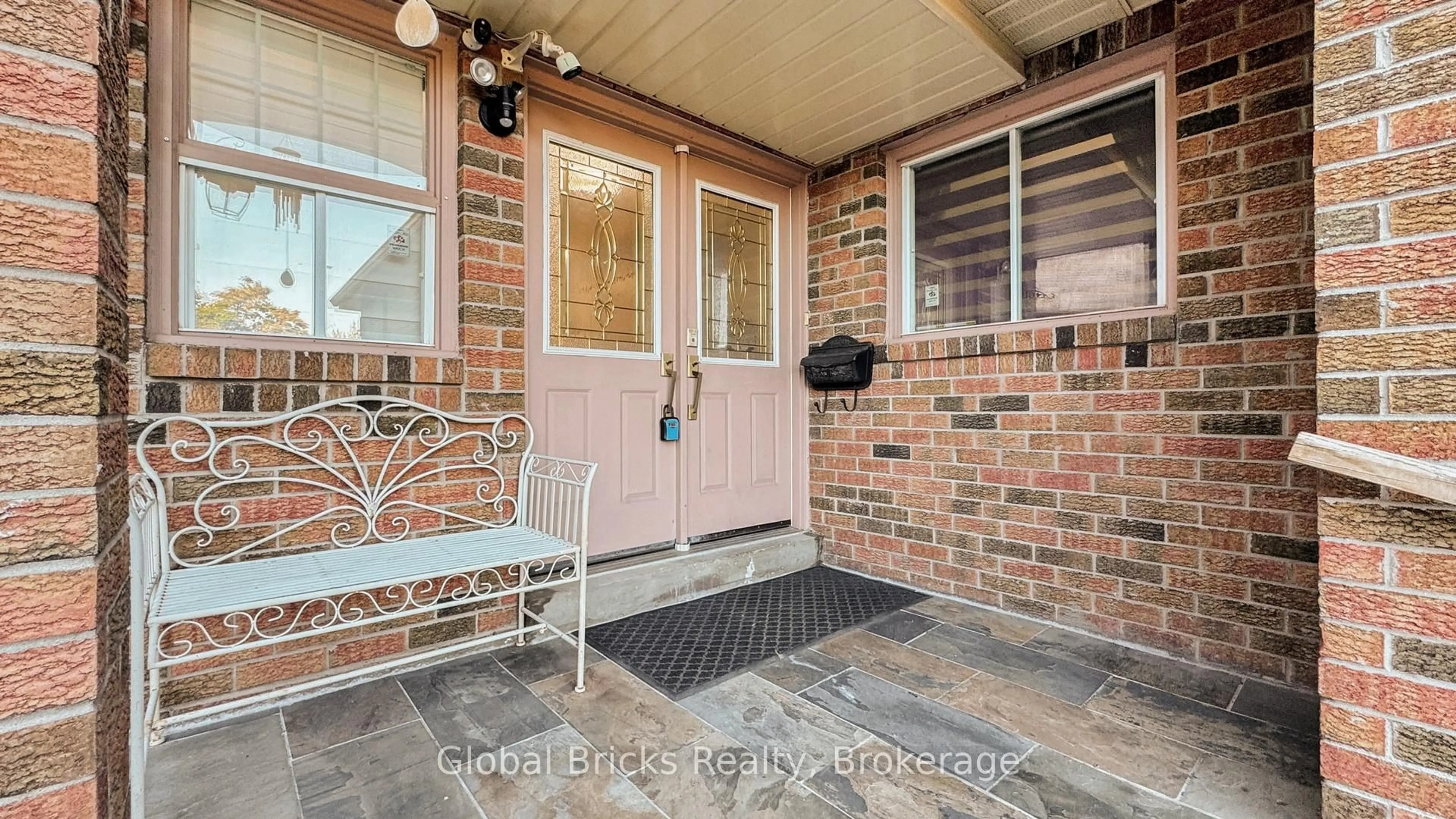 Indoor entryway for 1967 Parkside Dr, Pickering Ontario L1V 3N6