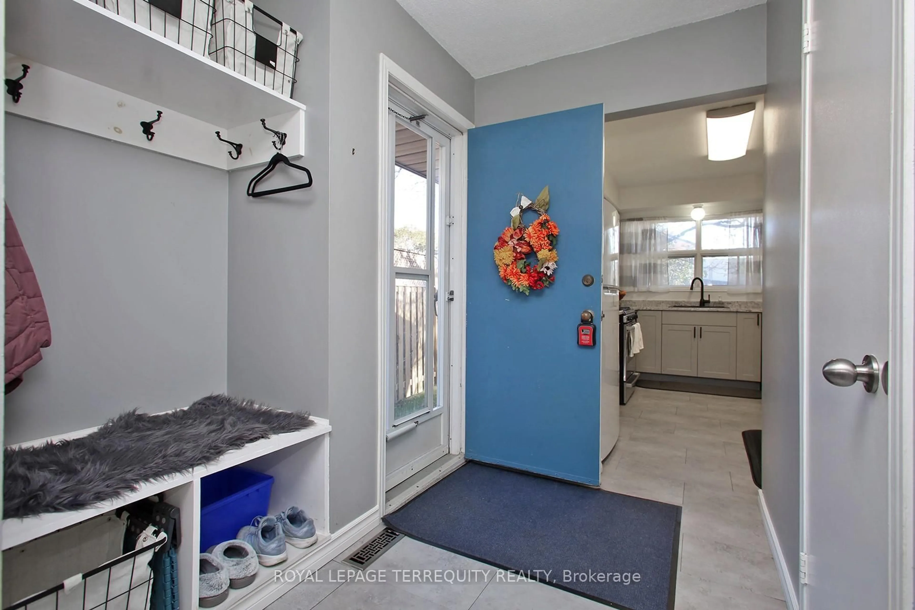 Indoor entryway for 87 Andrea Rd, Ajax Ontario L1S 3W1