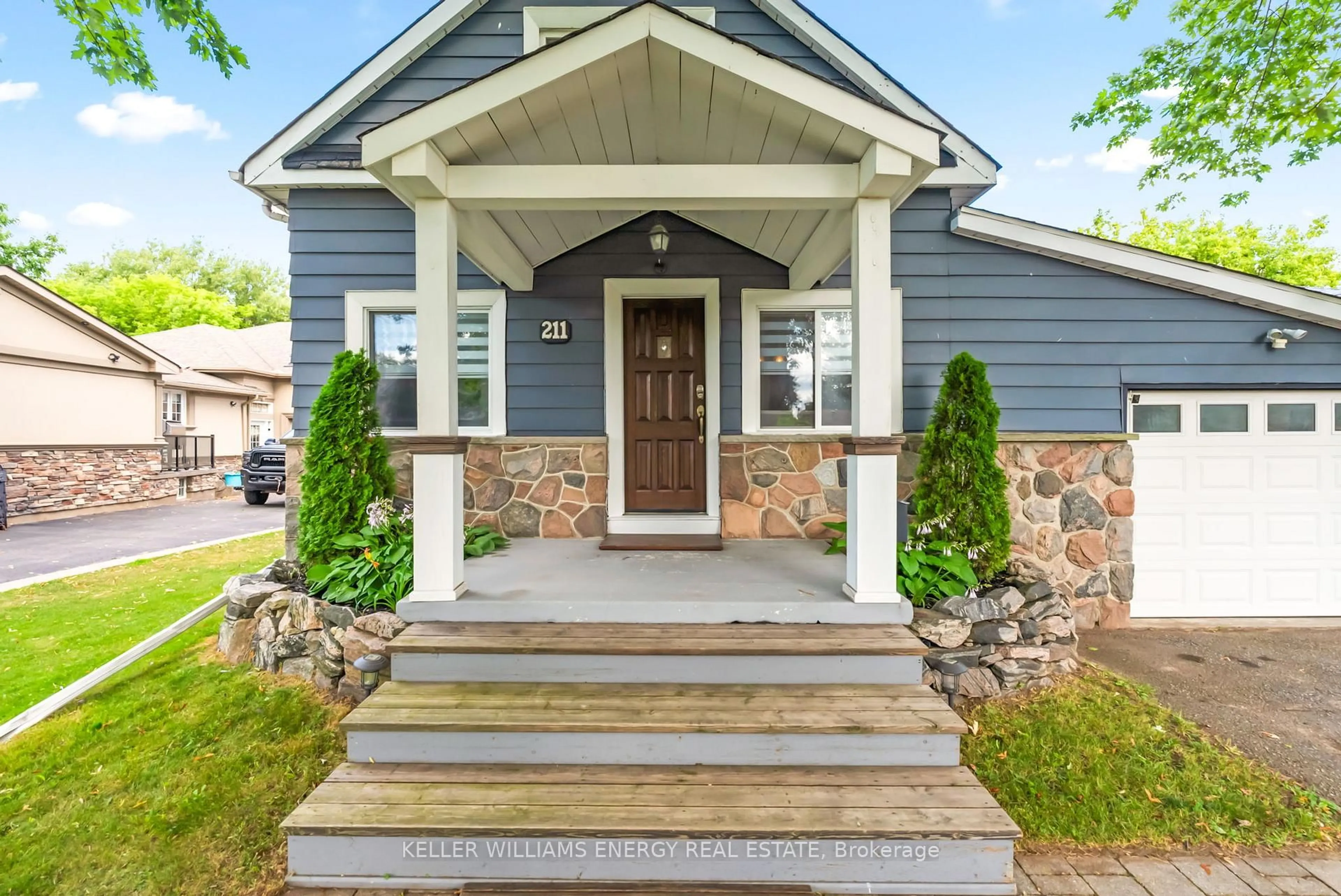 Unknown for 211 Severn St, Oshawa Ontario L1J 6R6