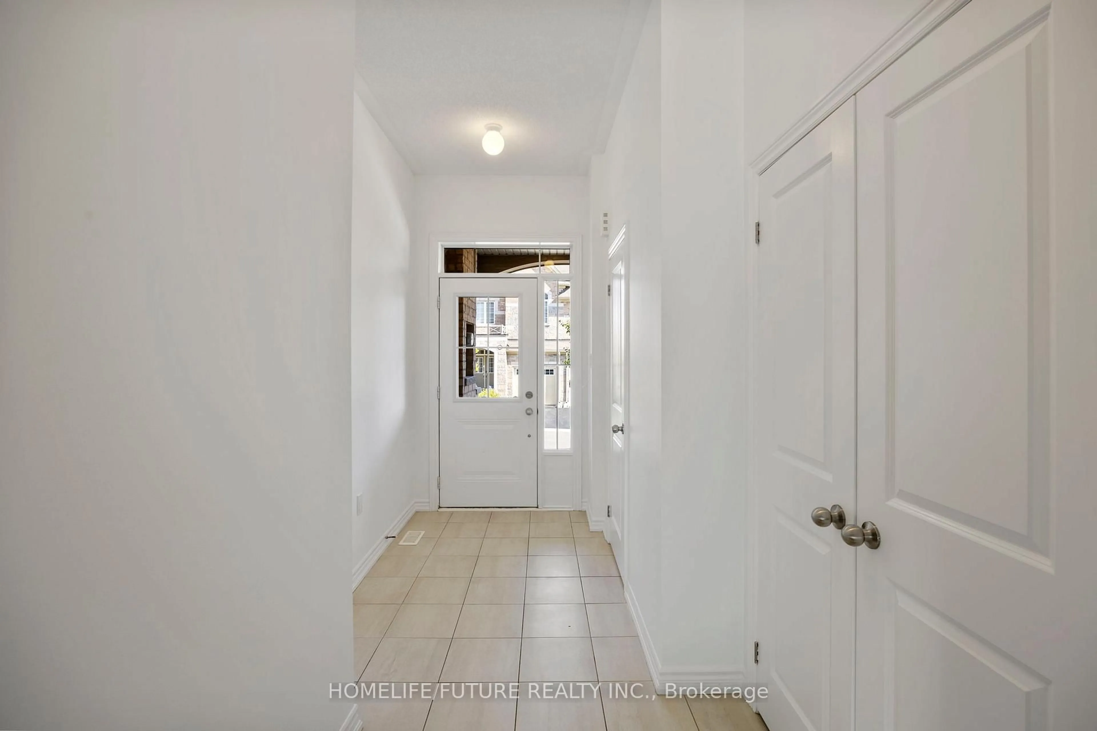 Indoor entryway for 10 Brent Cres, Clarington Ontario L1C 0V9