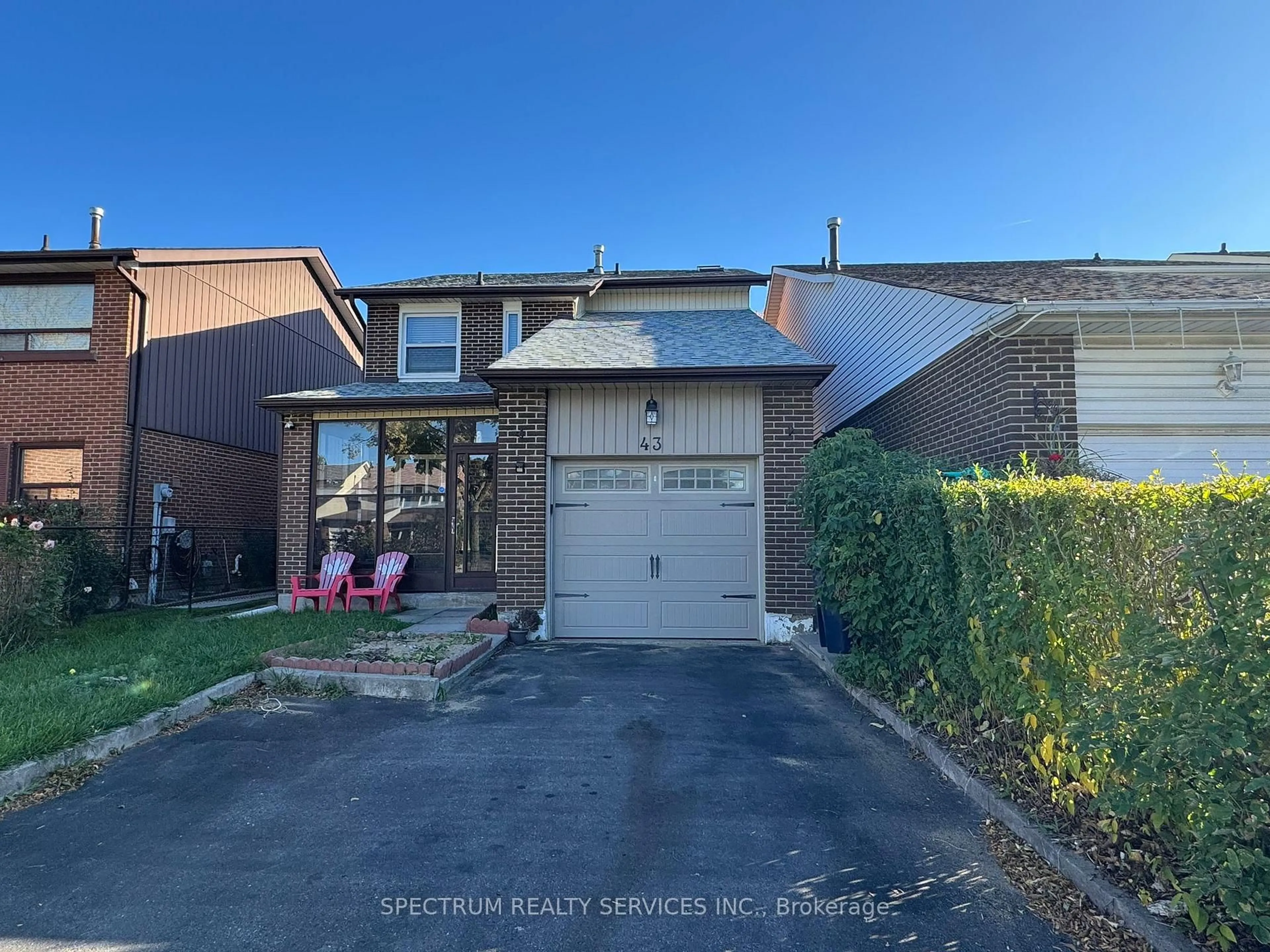 A pic from outside/outdoor area/front of a property/back of a property/a pic from drone, street for 43 Mammoth Hall Tr, Toronto Ontario M1B 1P5