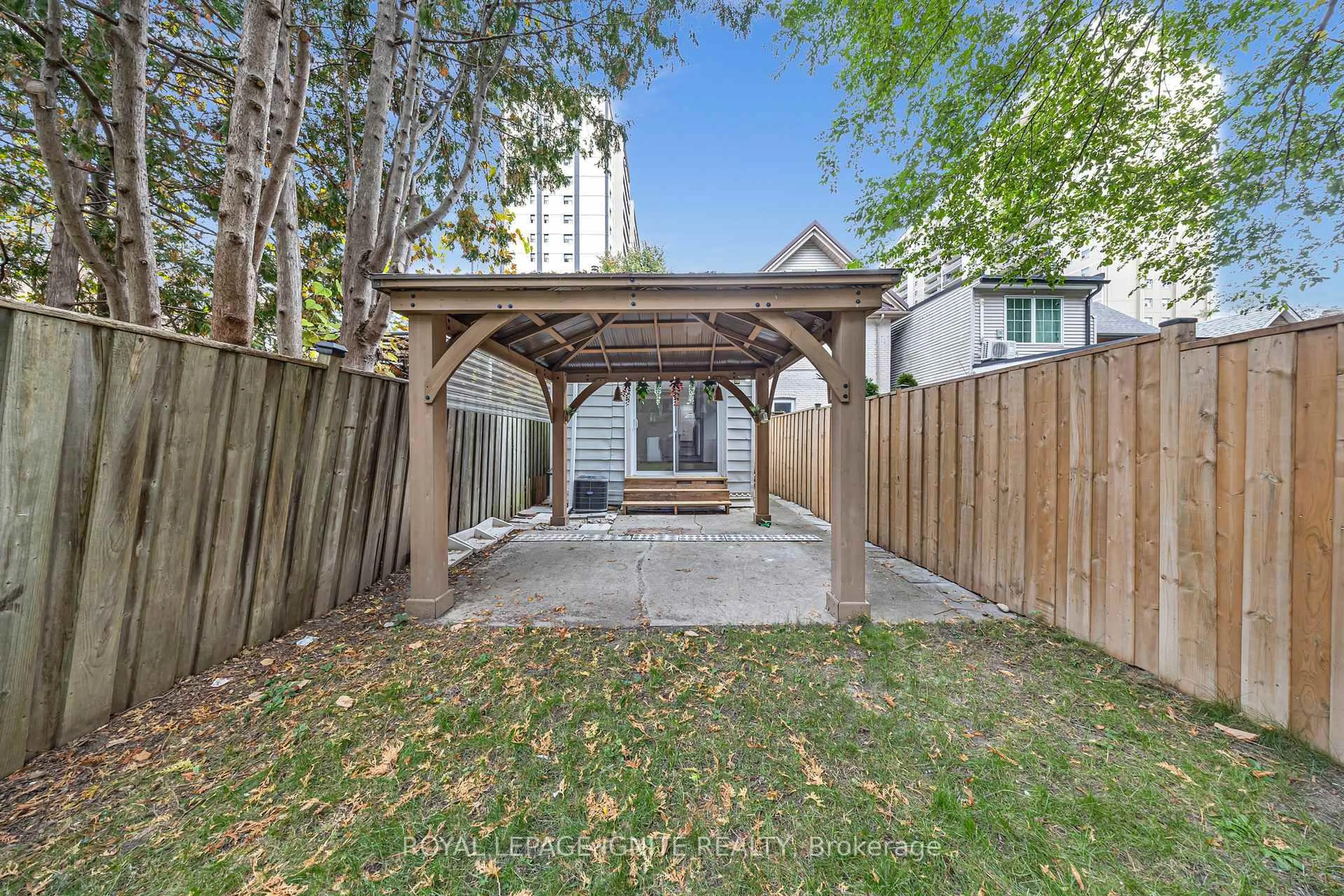 Patio, street for 148 Barrington Ave, Toronto Ontario M4C 4Z2