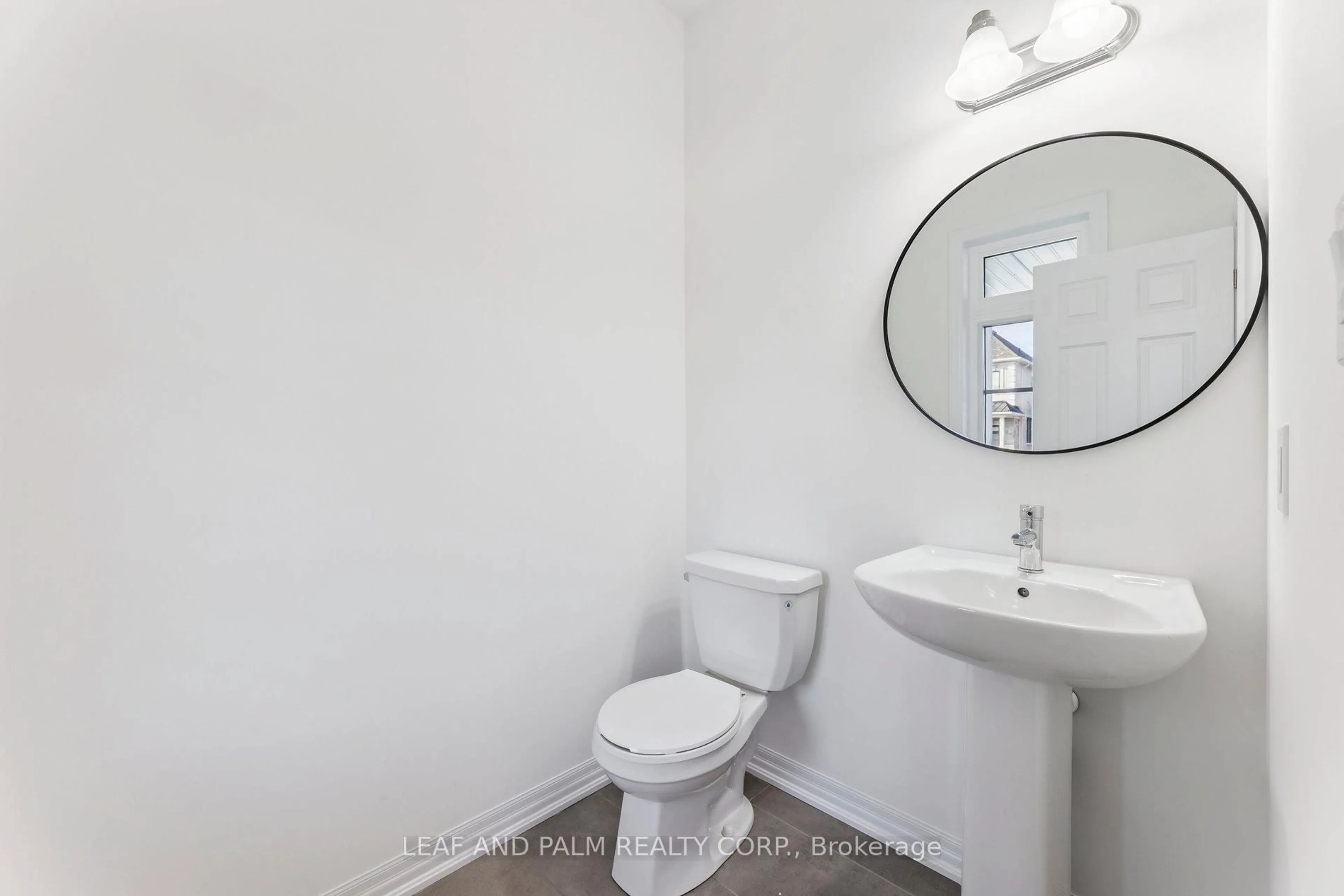 Standard bathroom, unknown for 35 Ed Ewert Ave, Clarington Ontario L1B 0W7