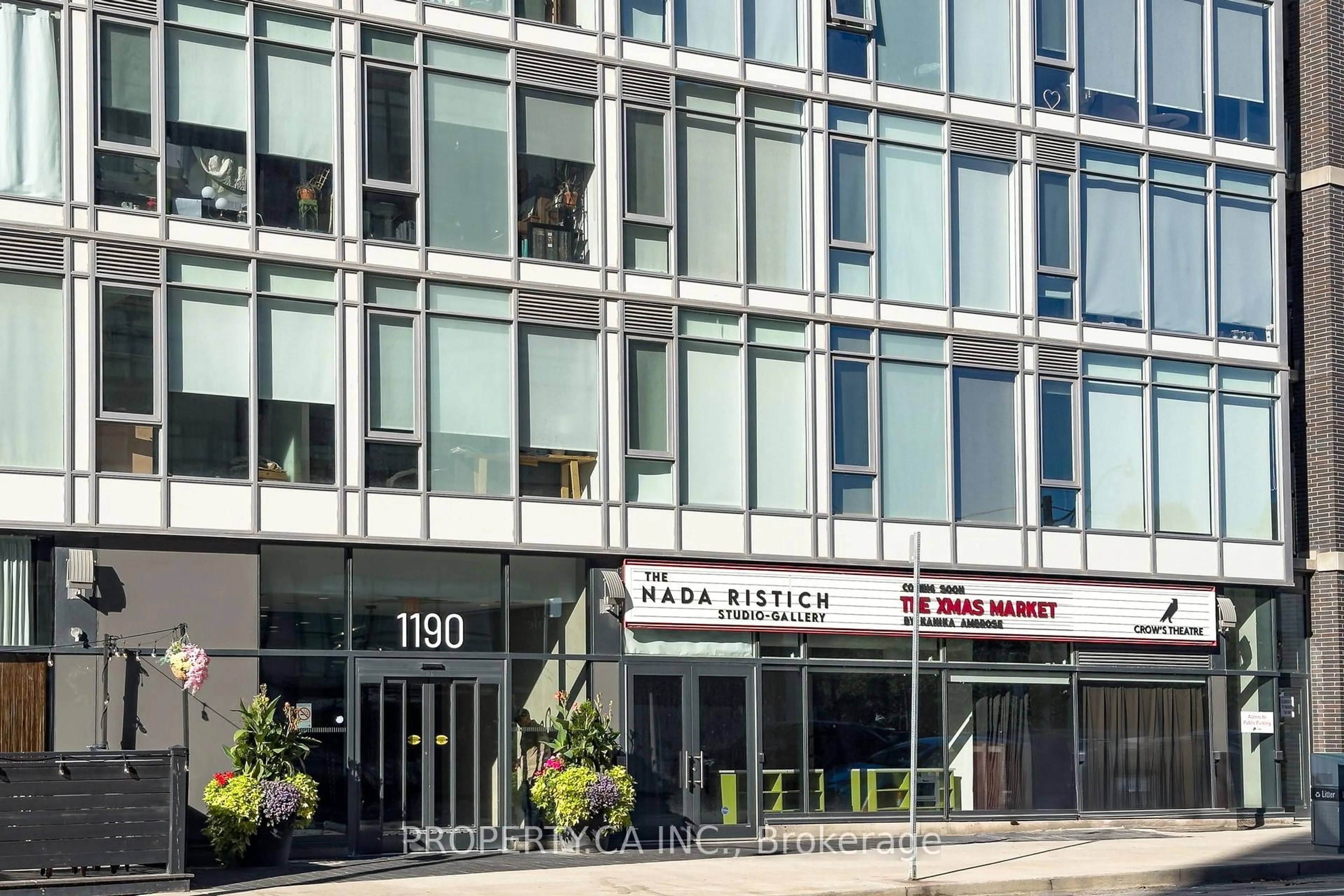 Indoor foyer for 1190 Dundas St #305, Toronto Ontario M4M 0C5