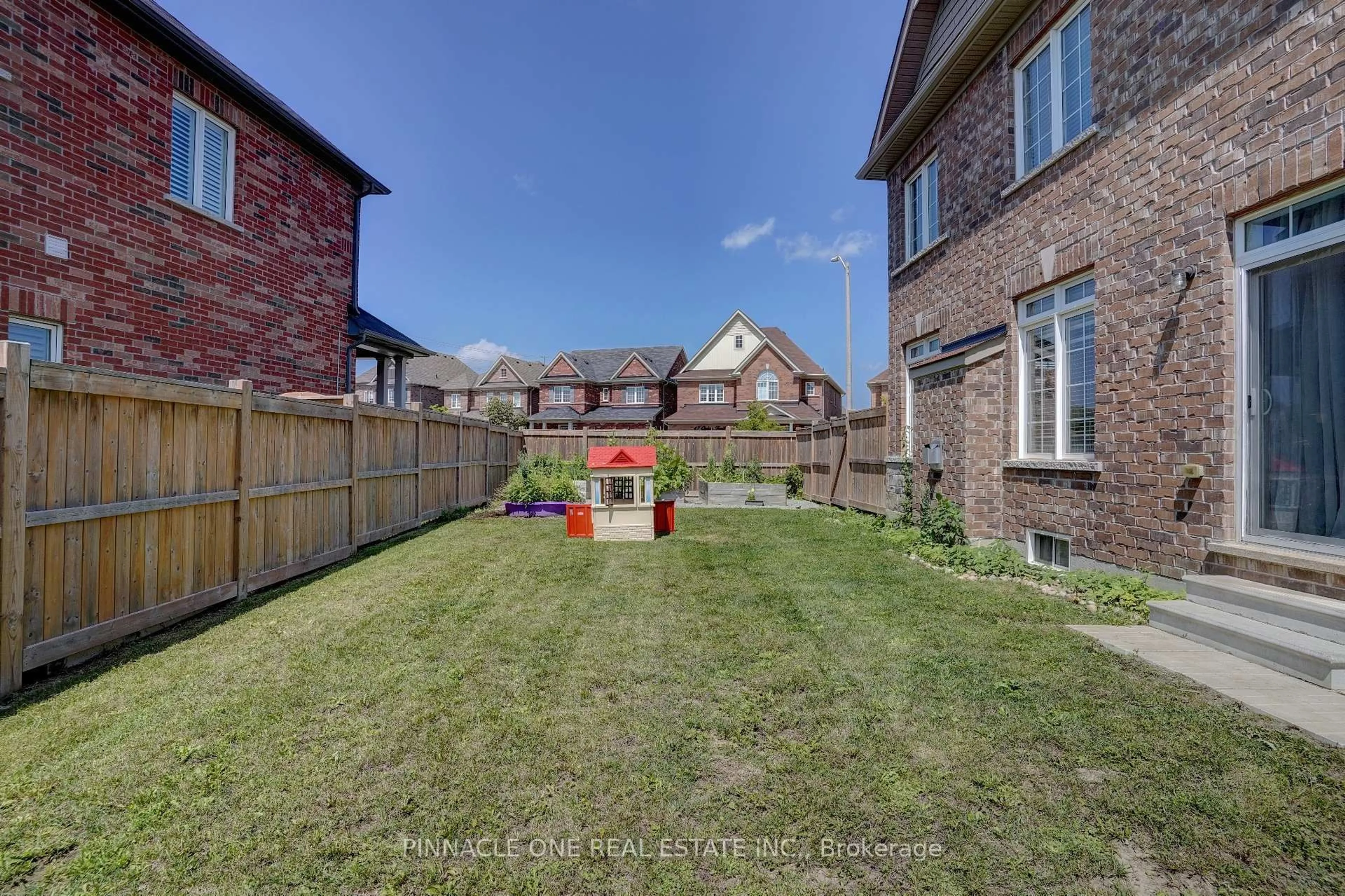 A pic from outside/outdoor area/front of a property/back of a property/a pic from drone, street for 38 Quick Tr, Clarington Ontario L1C 0V2