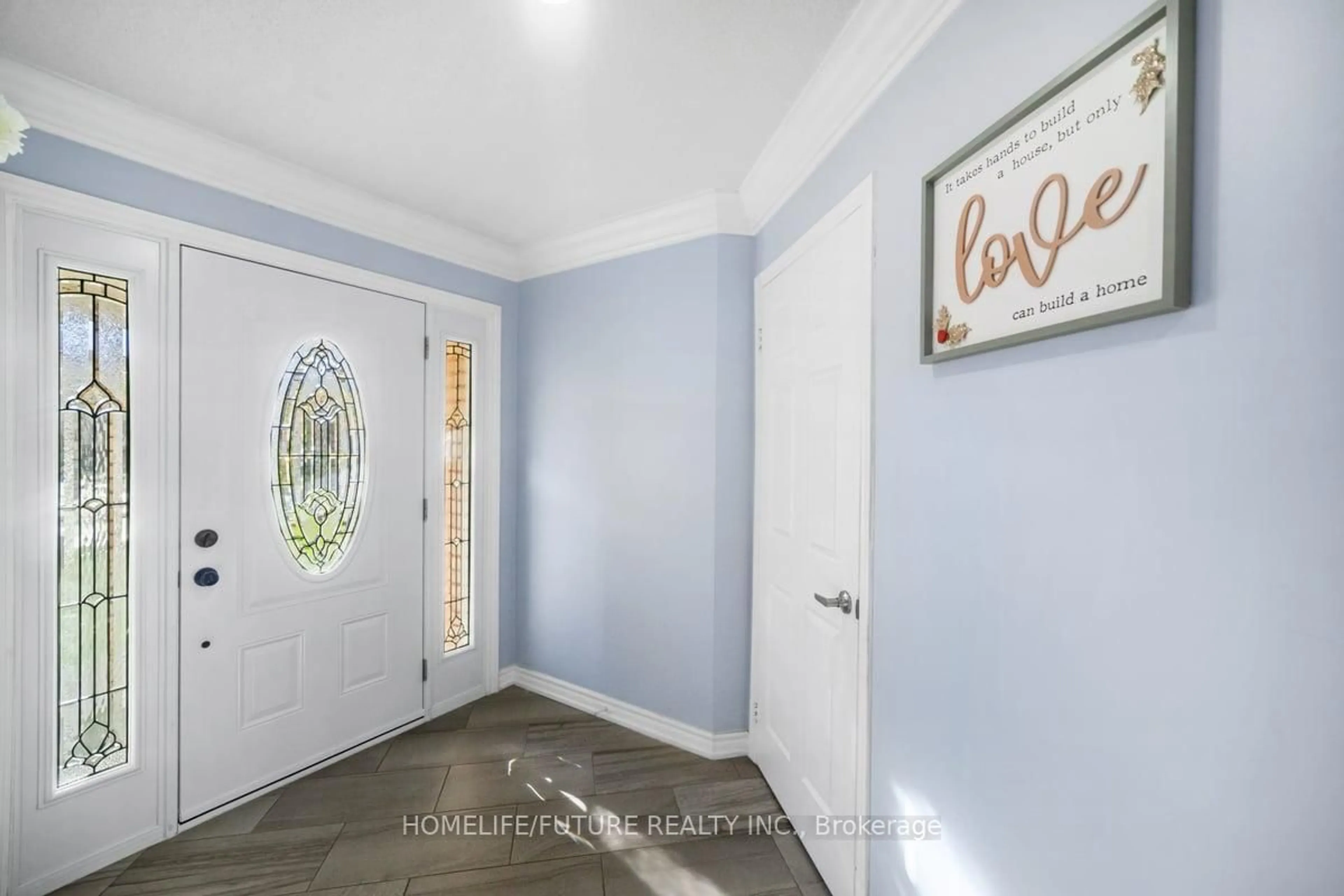Indoor entryway for 56 Ringwood Dr, Whitby Ontario L1R 1Y7