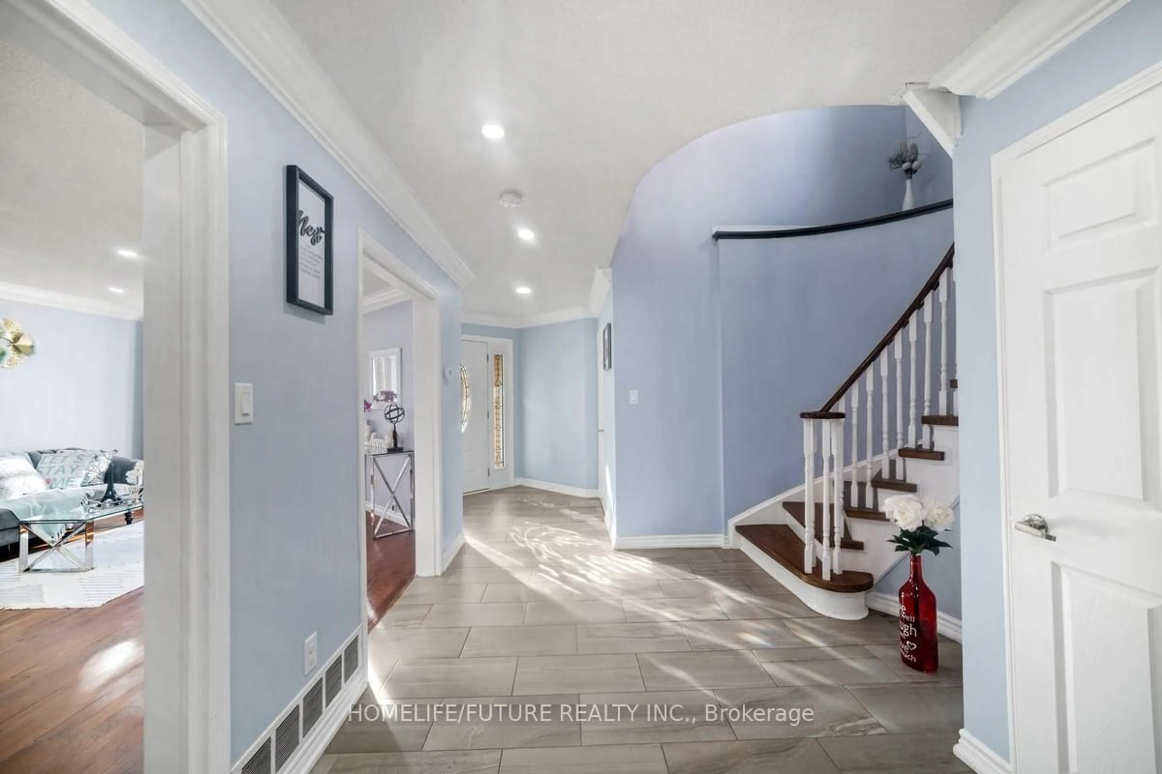 Indoor entryway for 56 Ringwood Dr, Whitby Ontario L1R 1Y7
