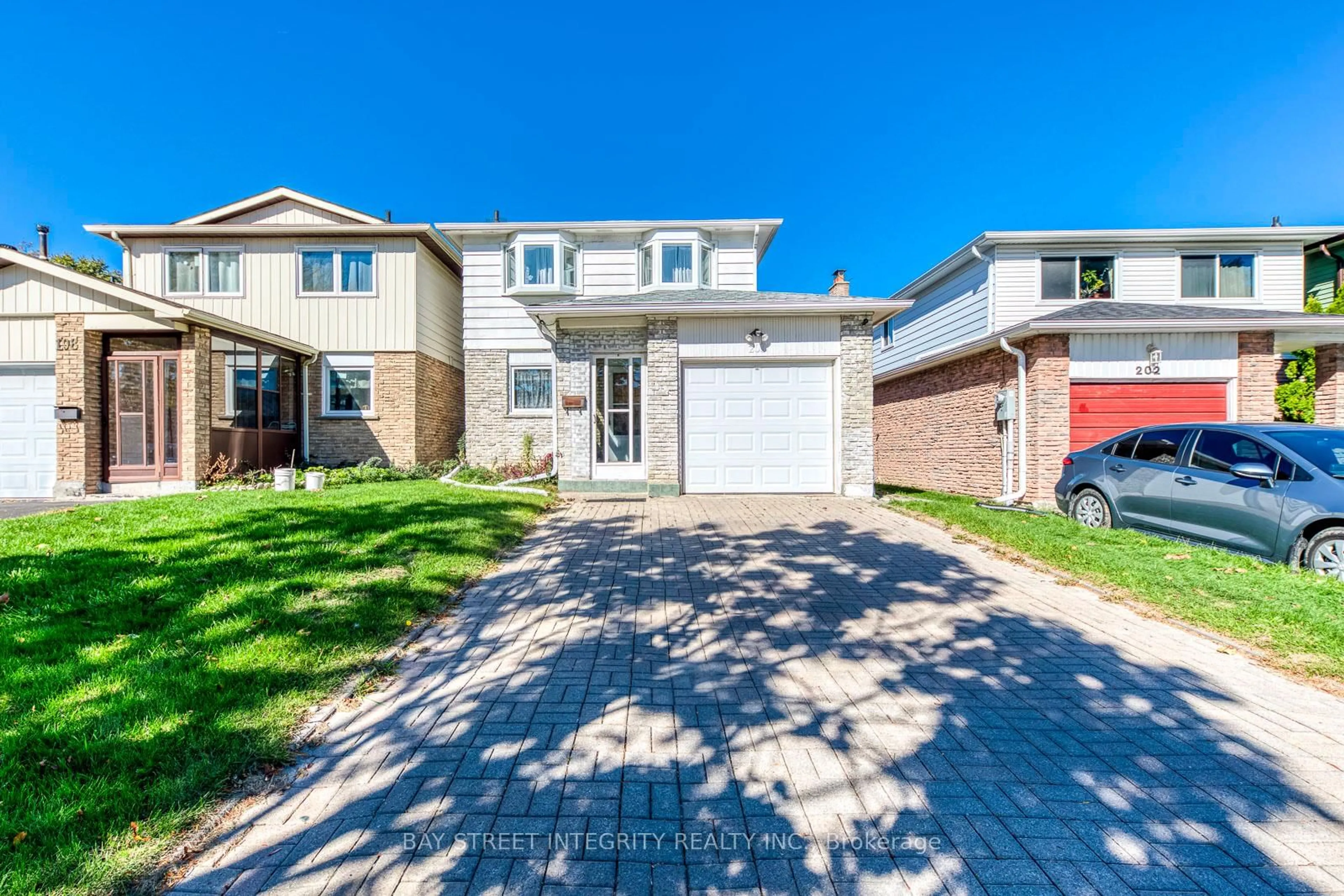 Home with brick exterior material, street for 200 Invergordon Ave, Toronto Ontario M1S 4A1