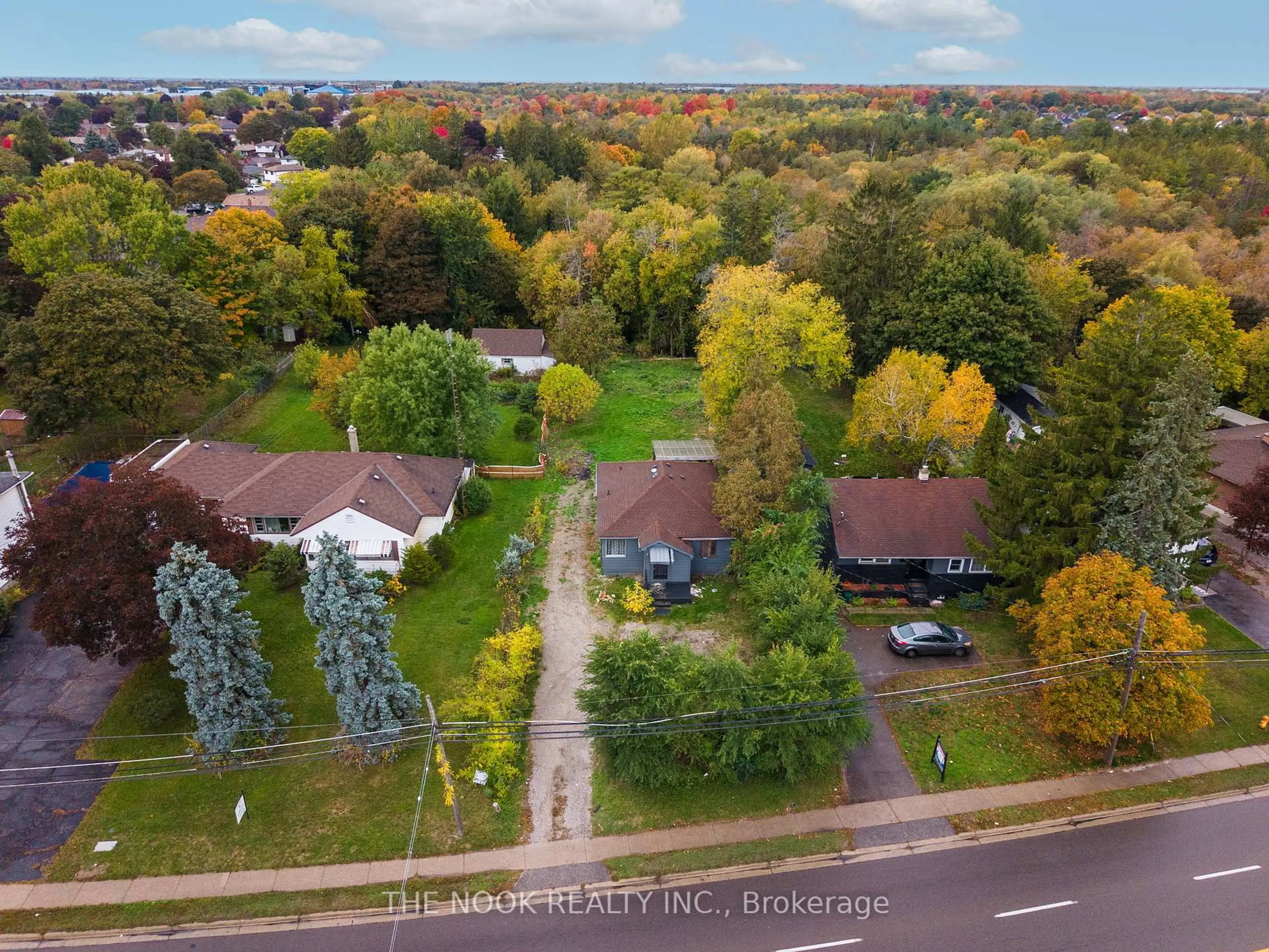 A pic from outside/outdoor area/front of a property/back of a property/a pic from drone, street for 1496 Simcoe St, Oshawa Ontario L1G 4X7