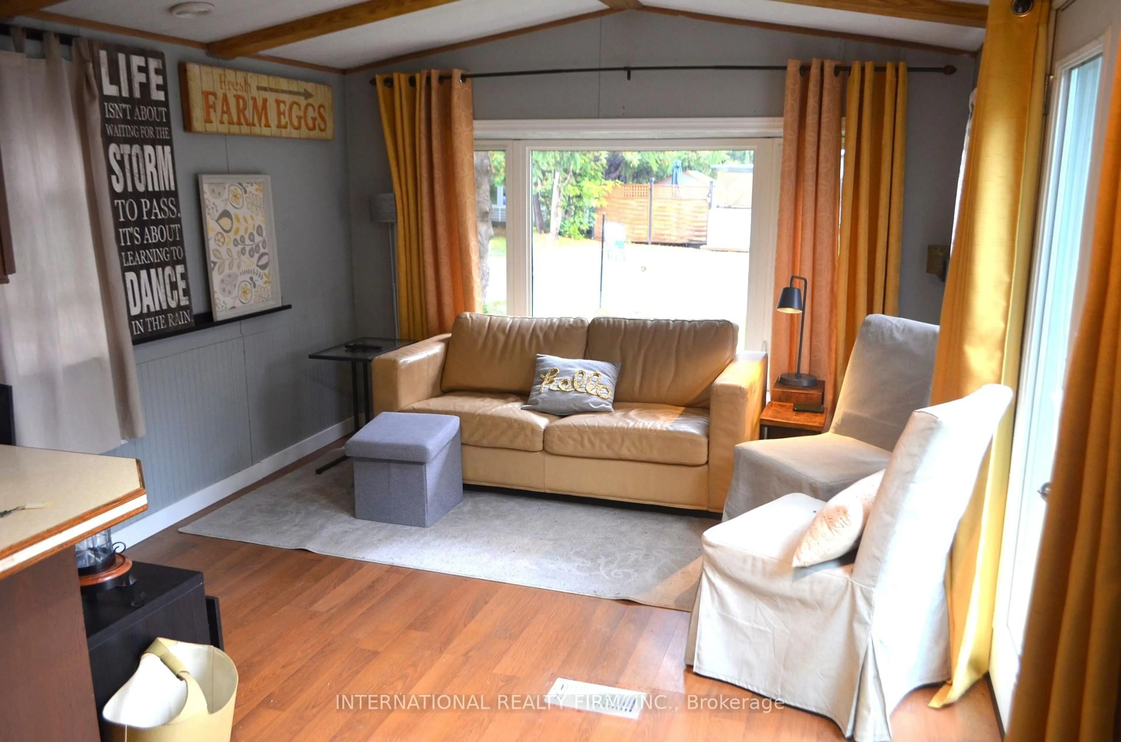 Living room with furniture, wood/laminate floor for 623 King Ave #16, Clarington Ontario L1B 1K8