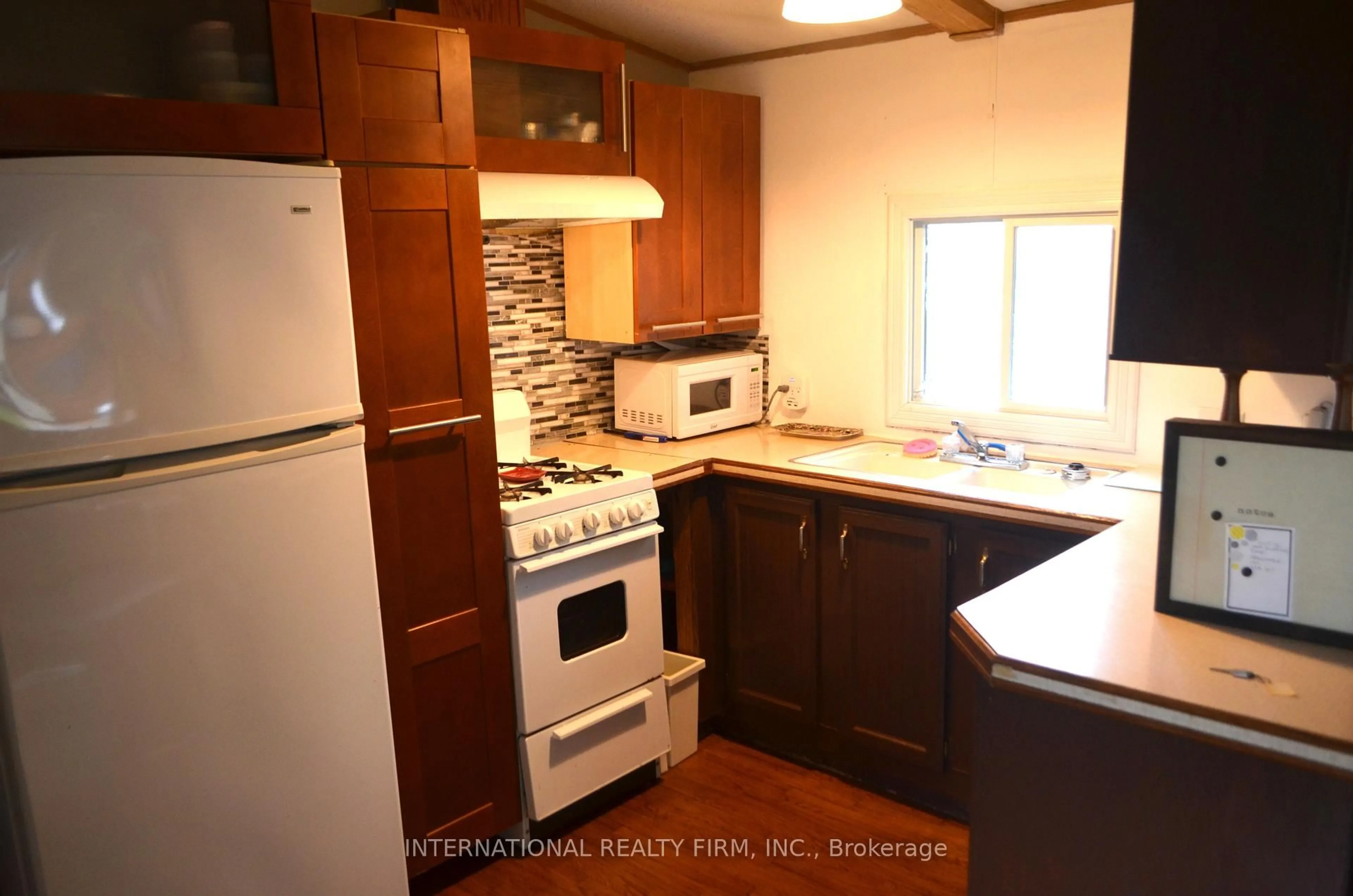 Standard kitchen, unknown for 623 King Ave #16, Clarington Ontario L1B 1K8