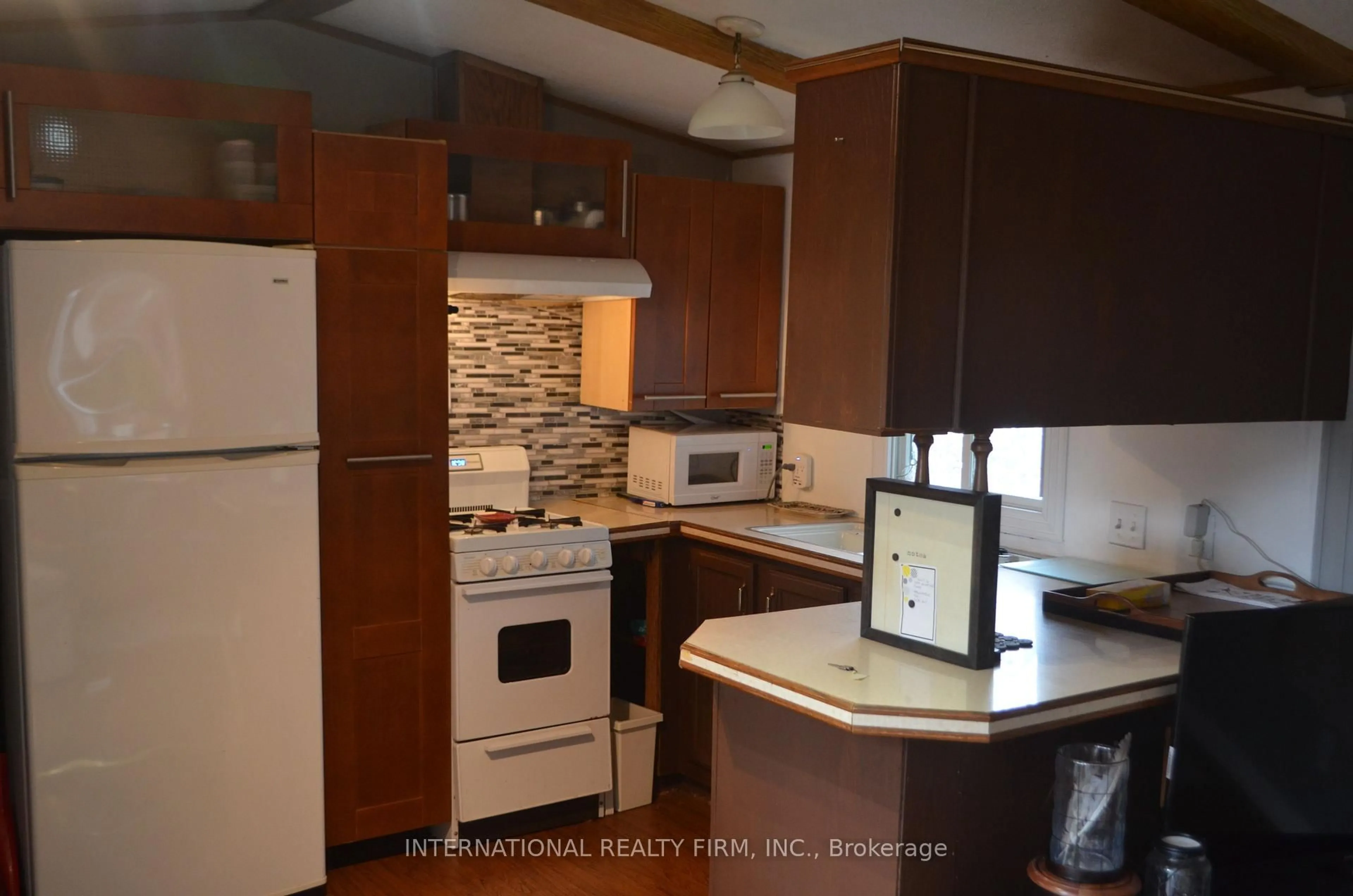 Standard kitchen, unknown for 623 King Ave #16, Clarington Ontario L1B 1K8
