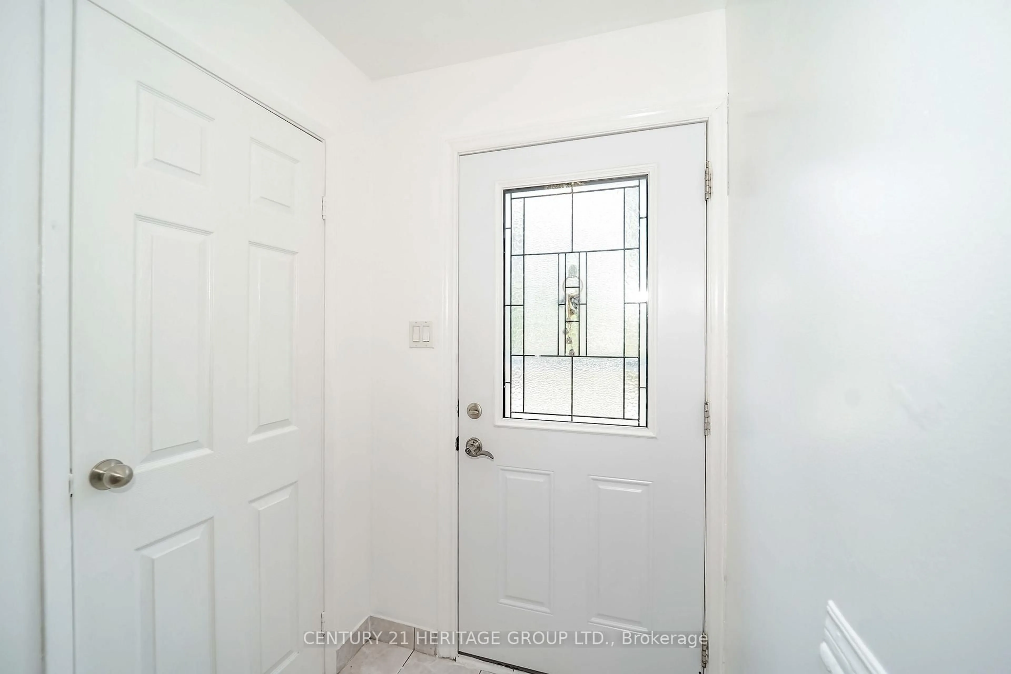 Indoor entryway for 90 Wingarden Crt #176, Toronto Ontario M1B 2K3