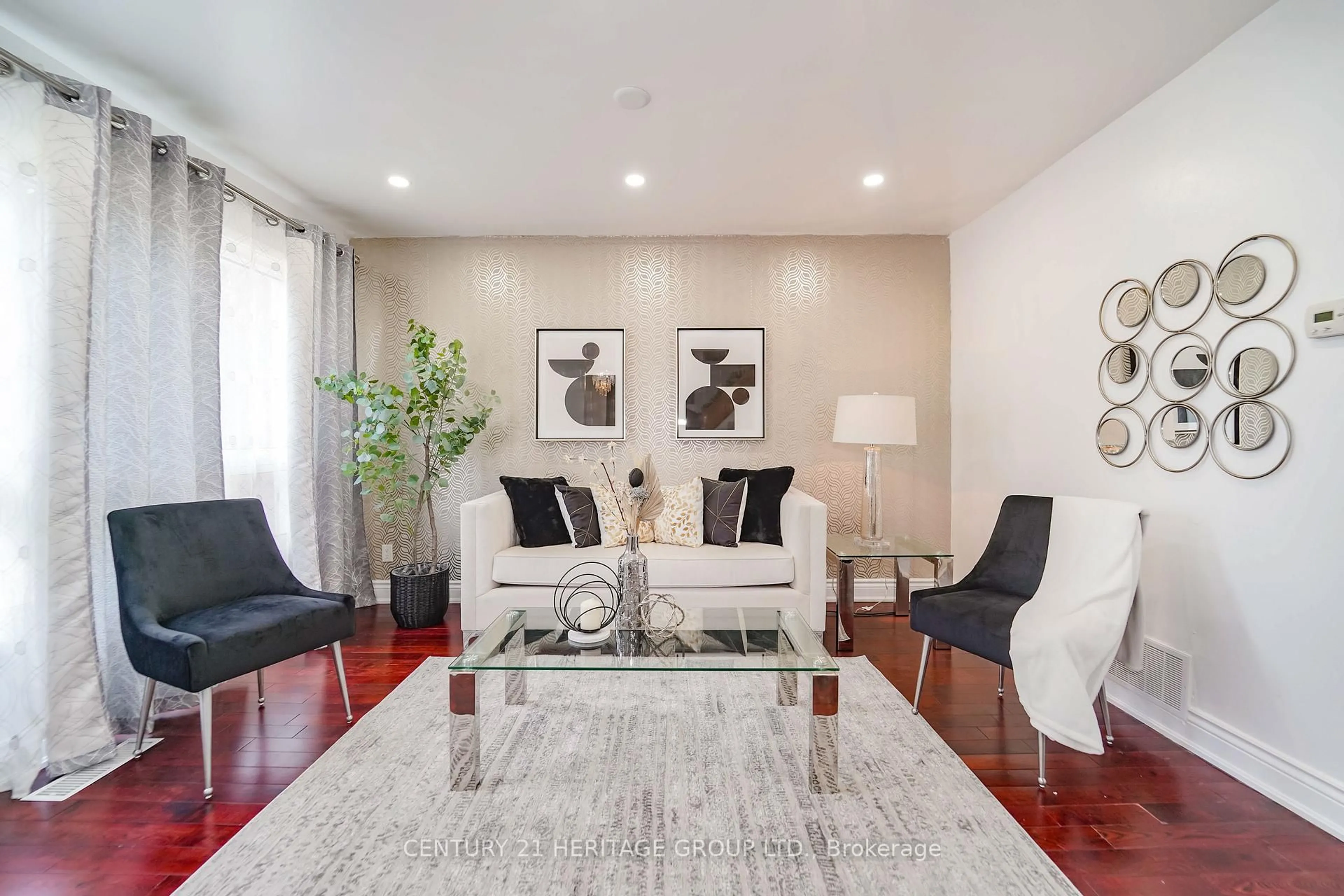 Living room with furniture, wood/laminate floor for 90 Wingarden Crt #176, Toronto Ontario M1B 2K3
