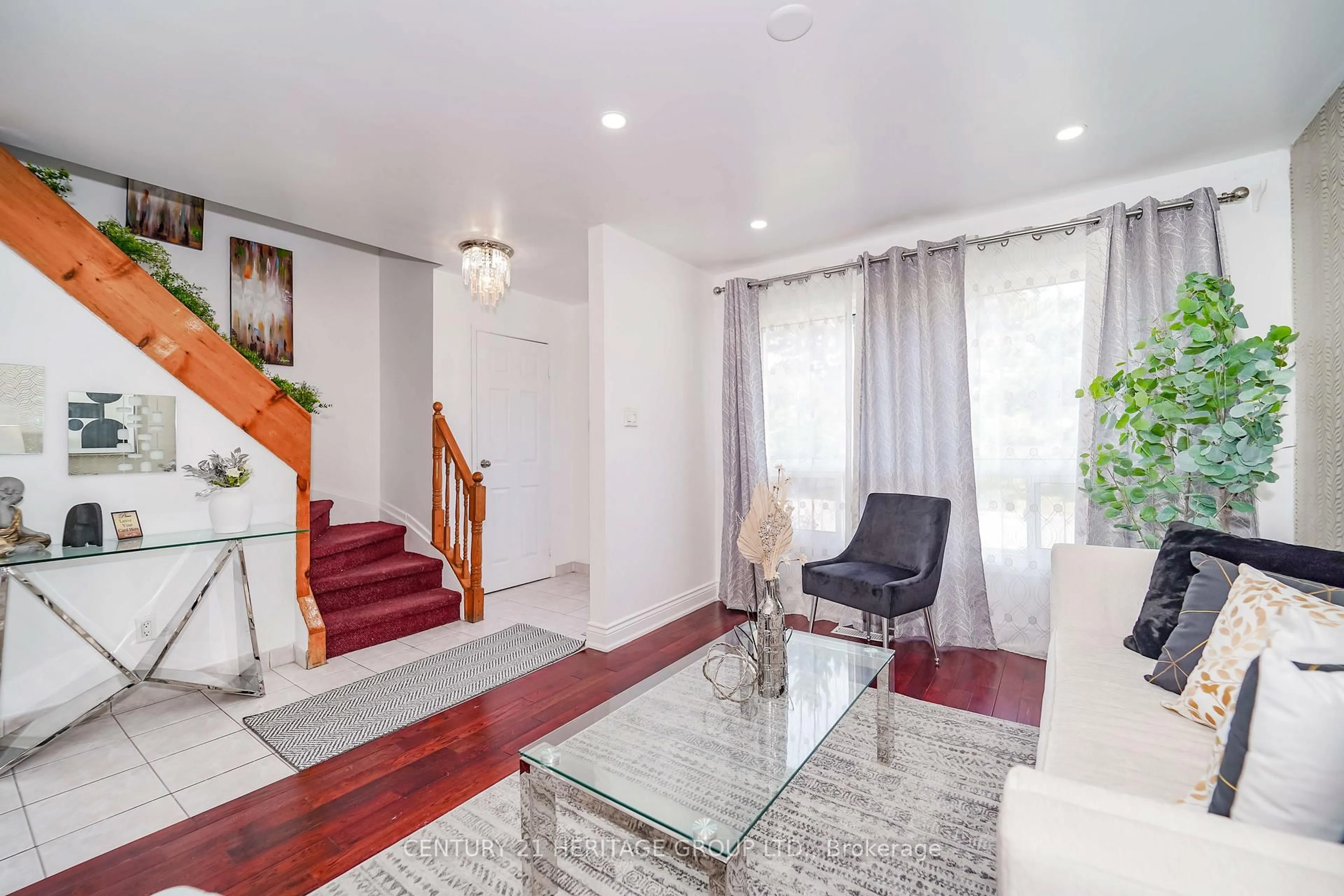 Living room with furniture, unknown for 90 Wingarden Crt #176, Toronto Ontario M1B 2K3