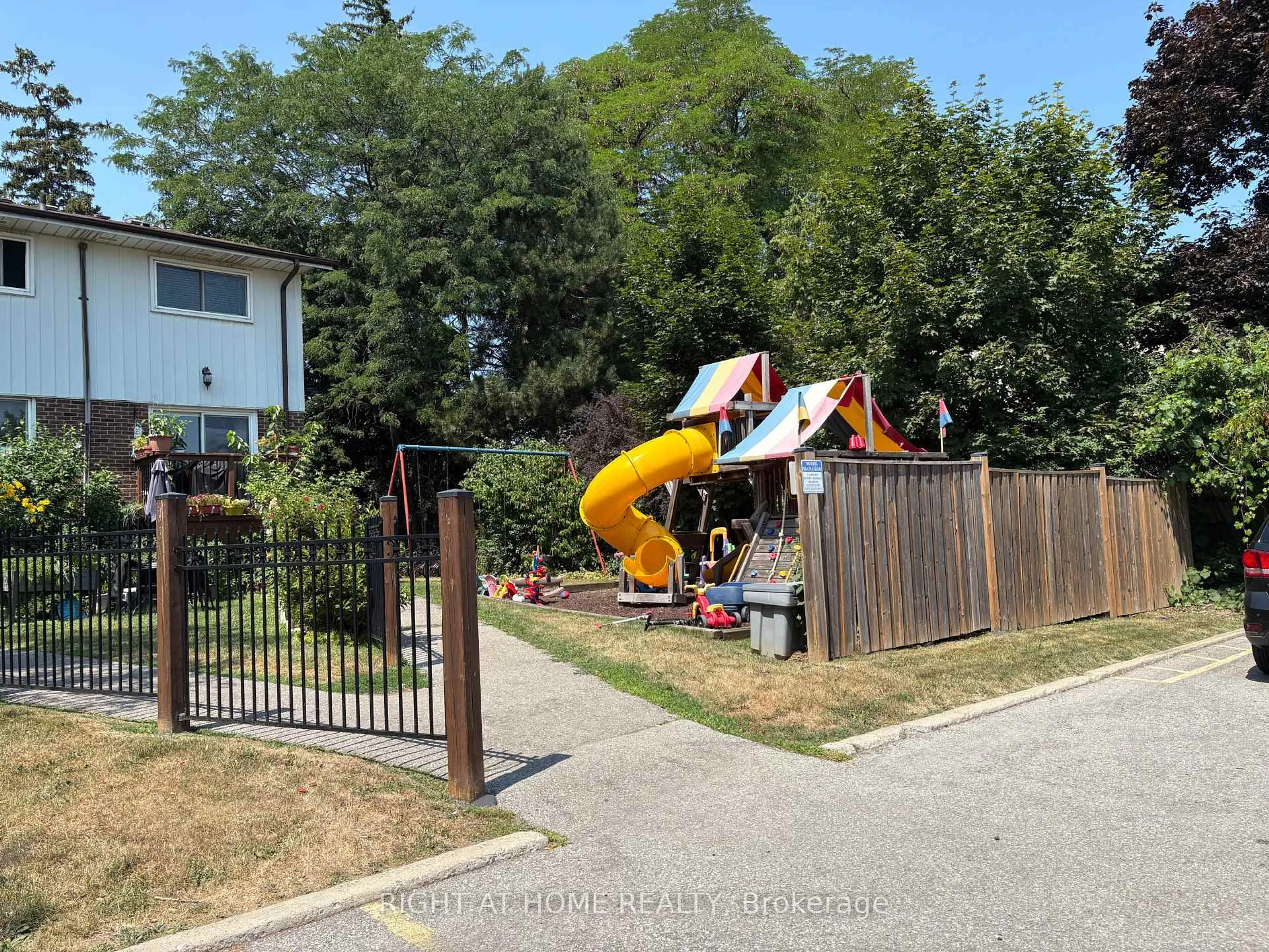 A pic from outside/outdoor area/front of a property/back of a property/a pic from drone, street for 2 White Abbey Park #3, Toronto Ontario M1R 5A1