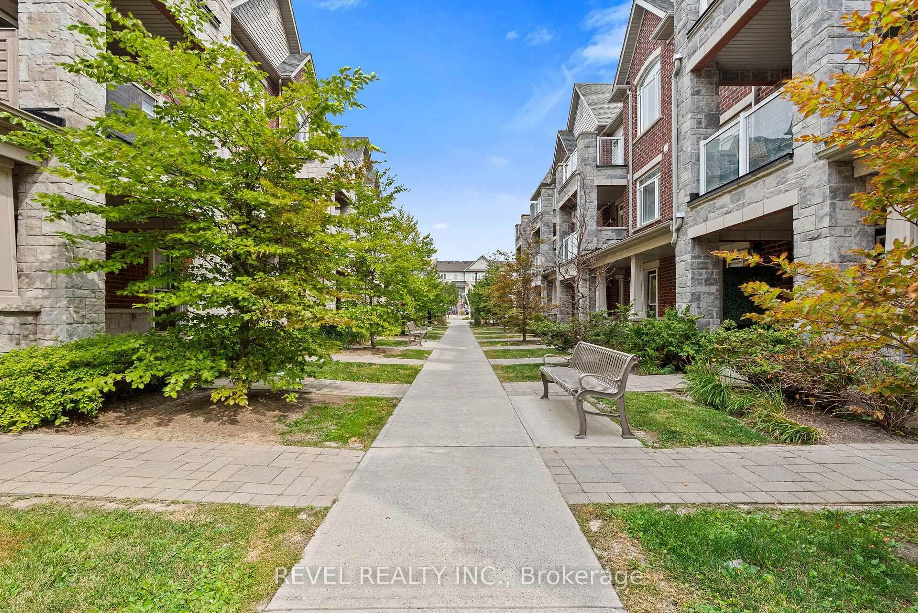 Patio, street for 2621 Garrison Crossing, Pickering Ontario L1X 0E5