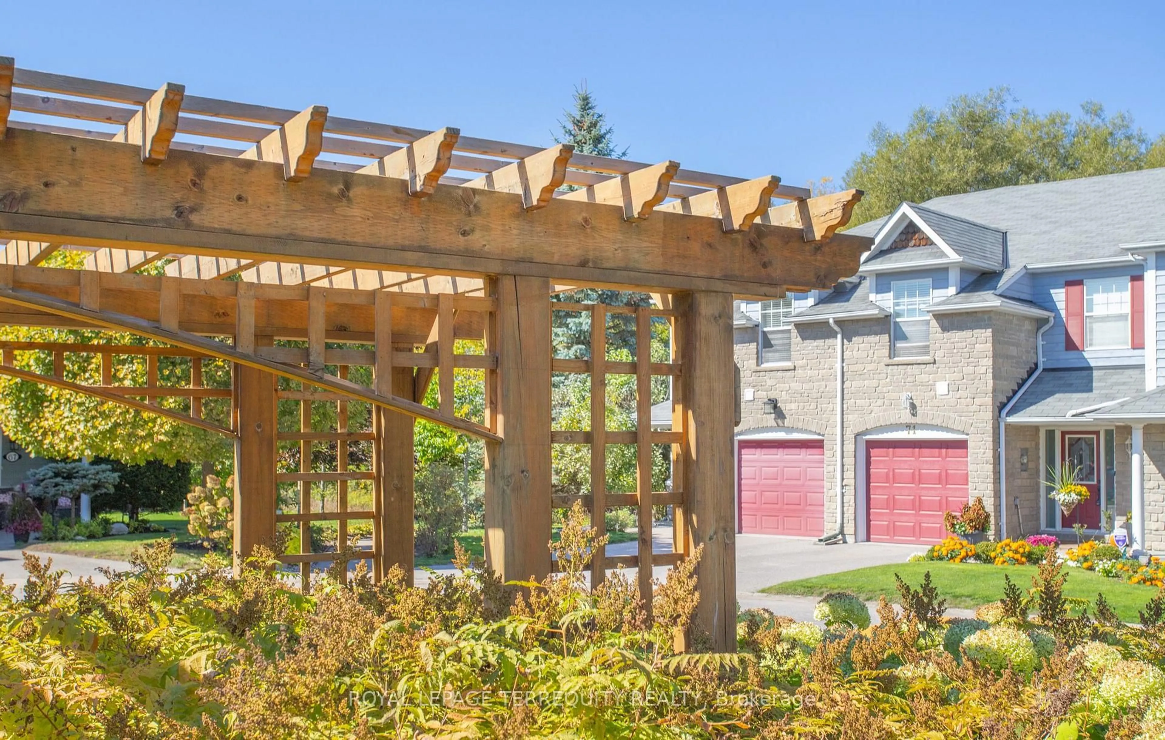 Patio, building for 2800 Courtice Rd #71, Clarington Ontario L1E 2M6