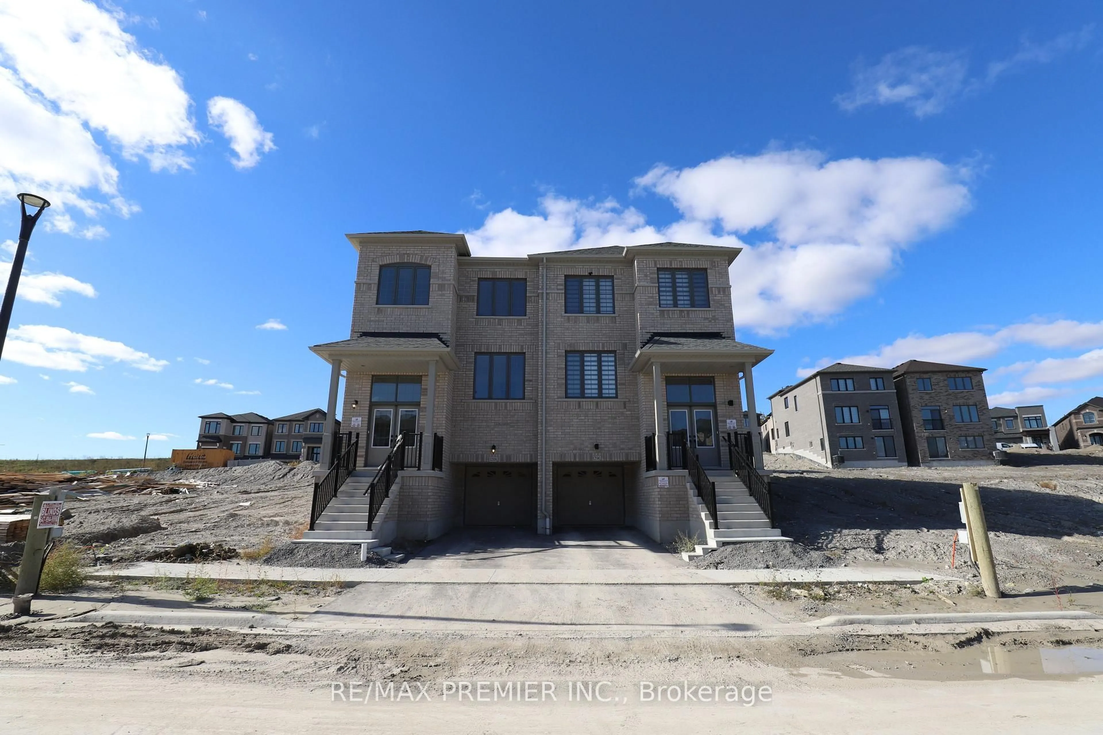 A pic from outside/outdoor area/front of a property/back of a property/a pic from drone, unknown for 1288 Winding Woods Tr #Lot 107L, Pickering Ontario L1X 2R2