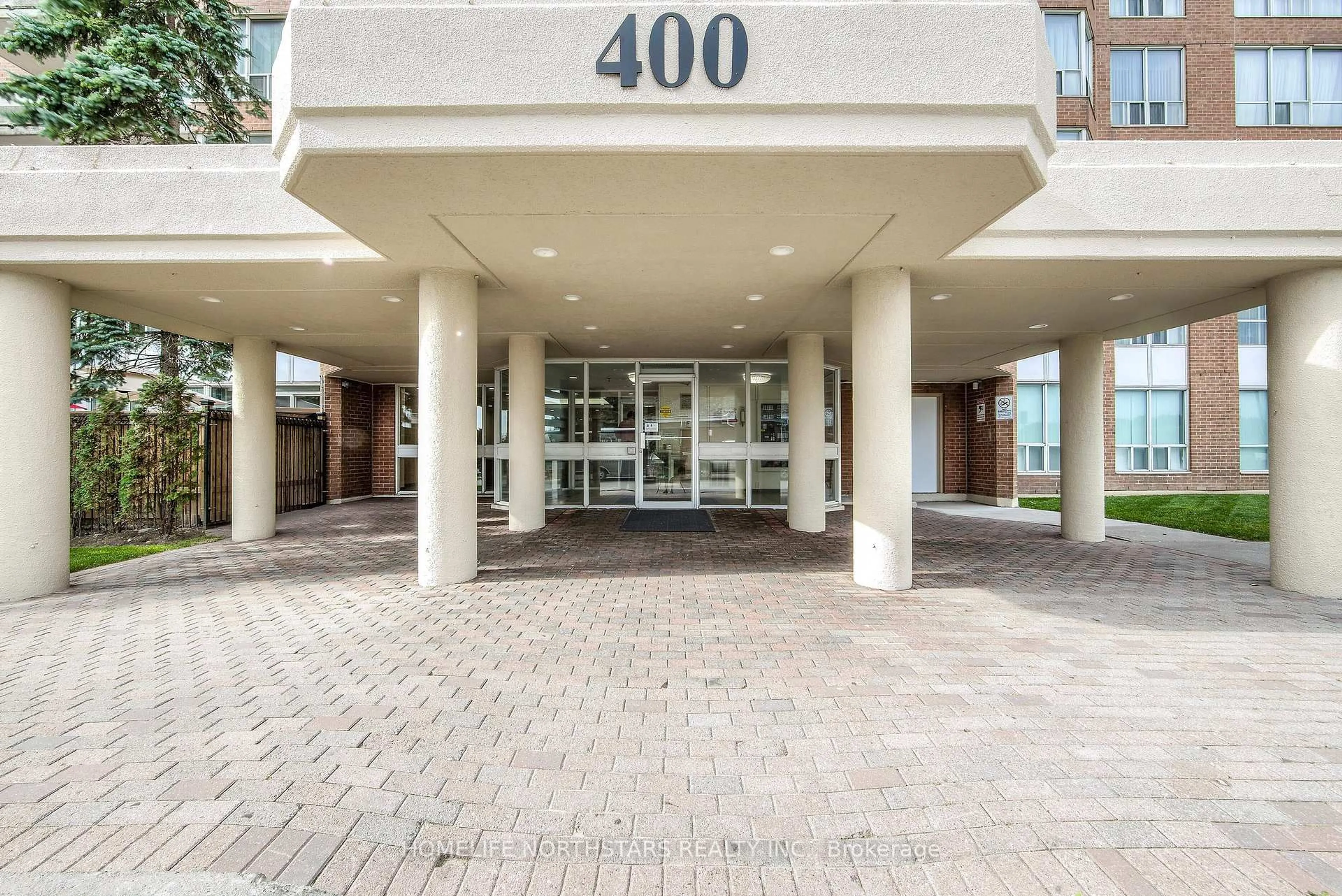 Indoor foyer for 400 Mclevin Ave #1001, Toronto Ontario M1B 5J4