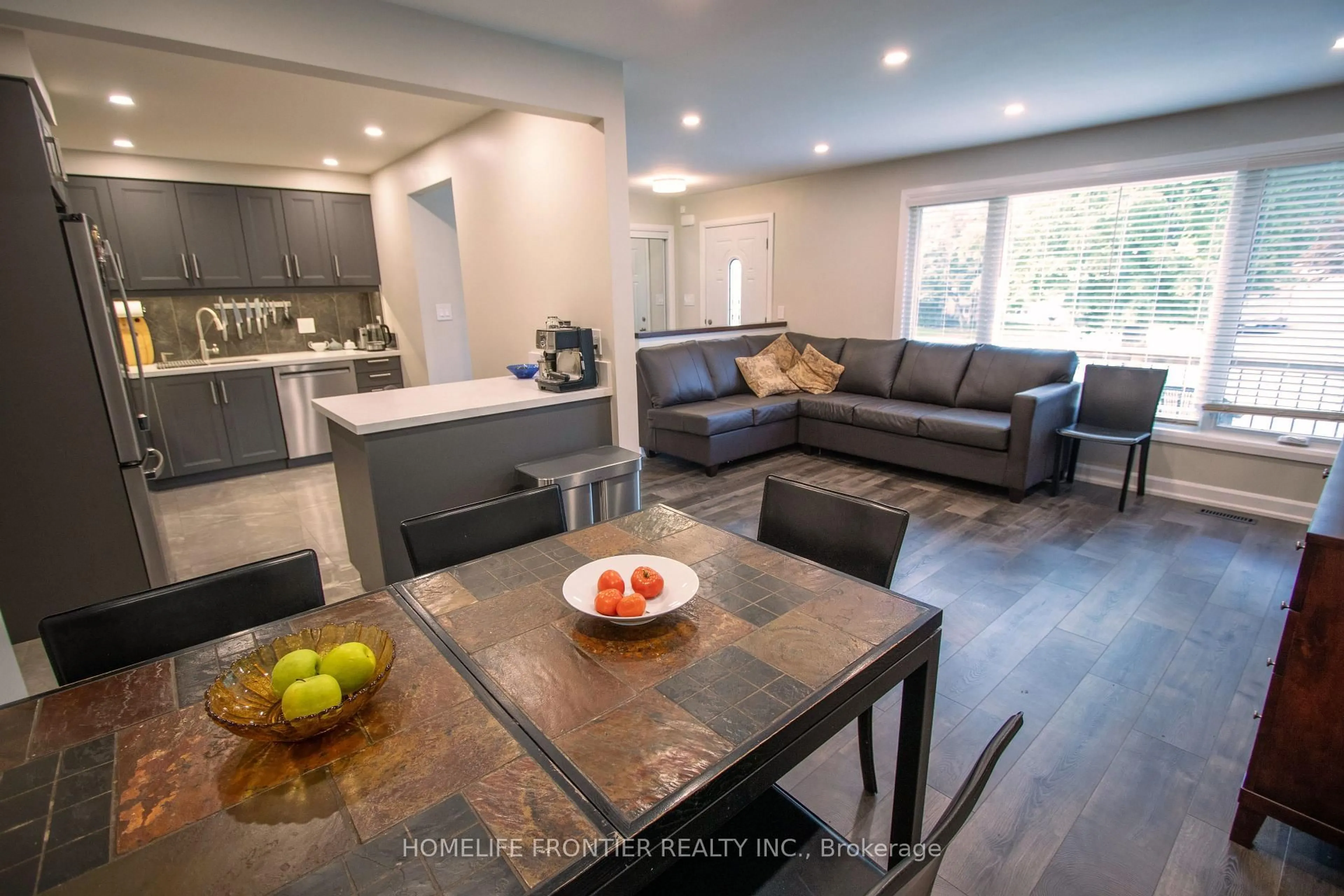 Open concept kitchen, wood/laminate floor for 59 Dowswell Dr, Toronto Ontario M1B 1H5