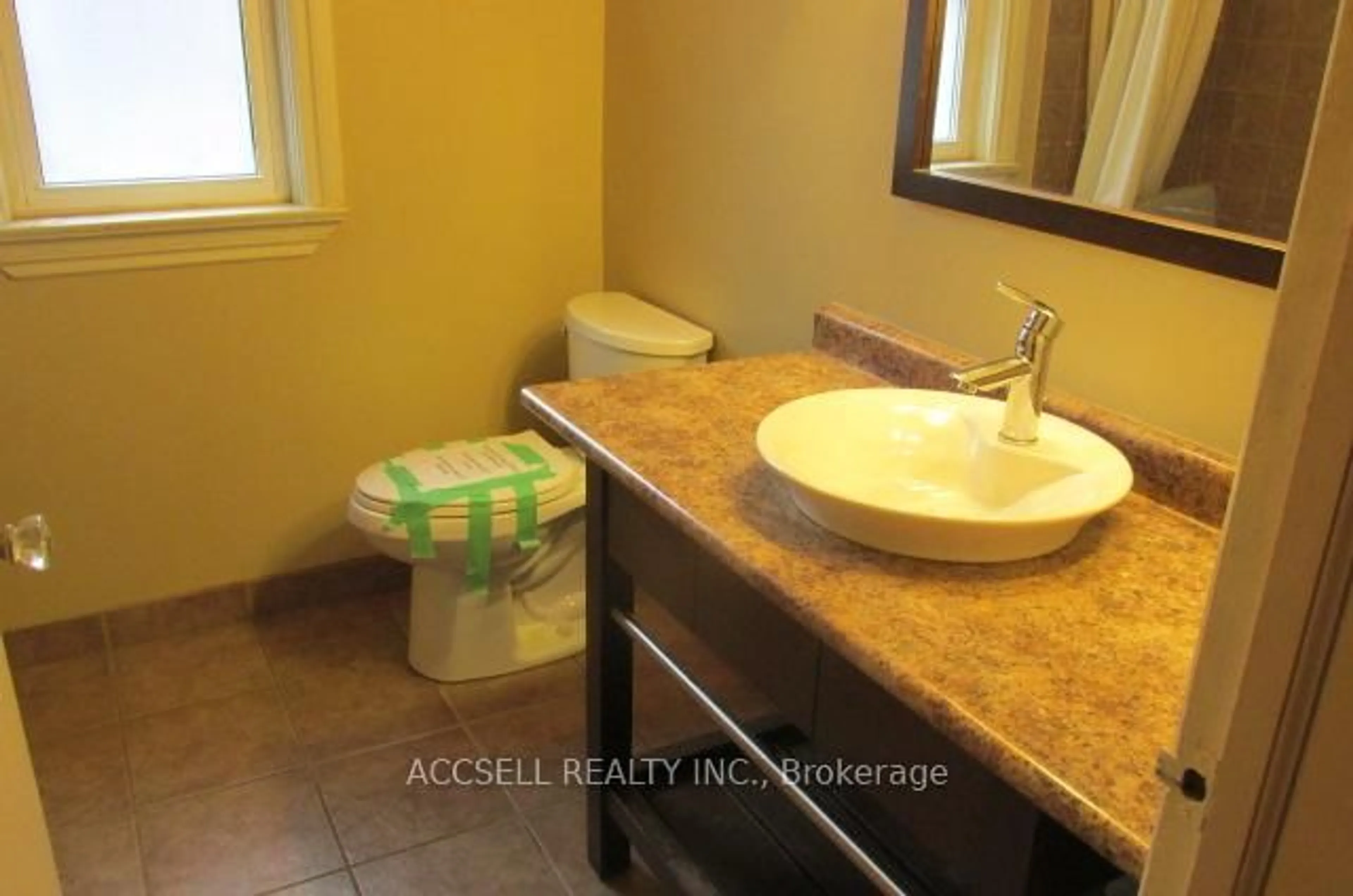 Standard bathroom, ceramic/tile floor for 44 Cotton Ave, Toronto Ontario M1K 1Z4