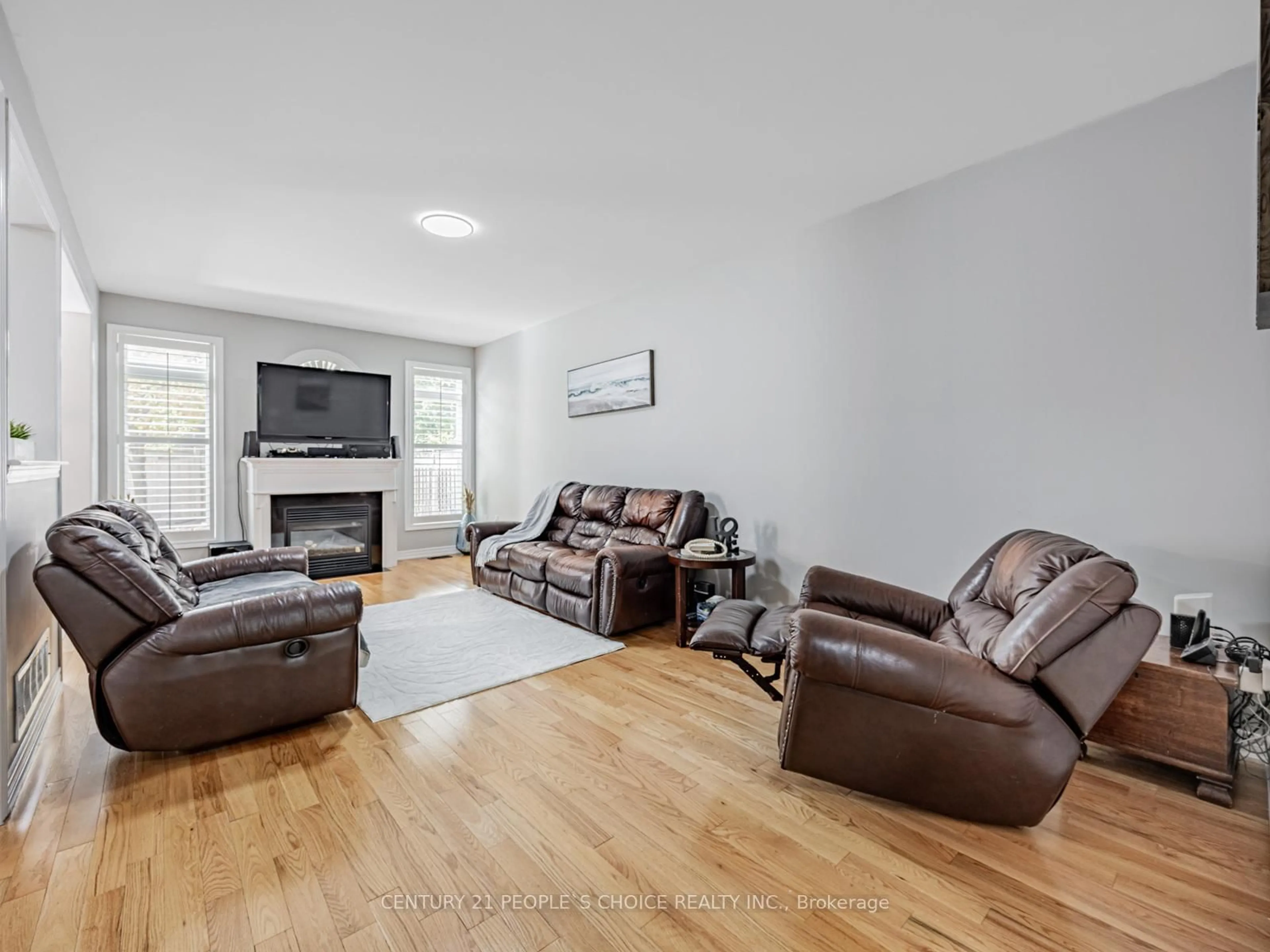 Living room with furniture, unknown for 118A MANSE Rd, Toronto Ontario M1E 3V1