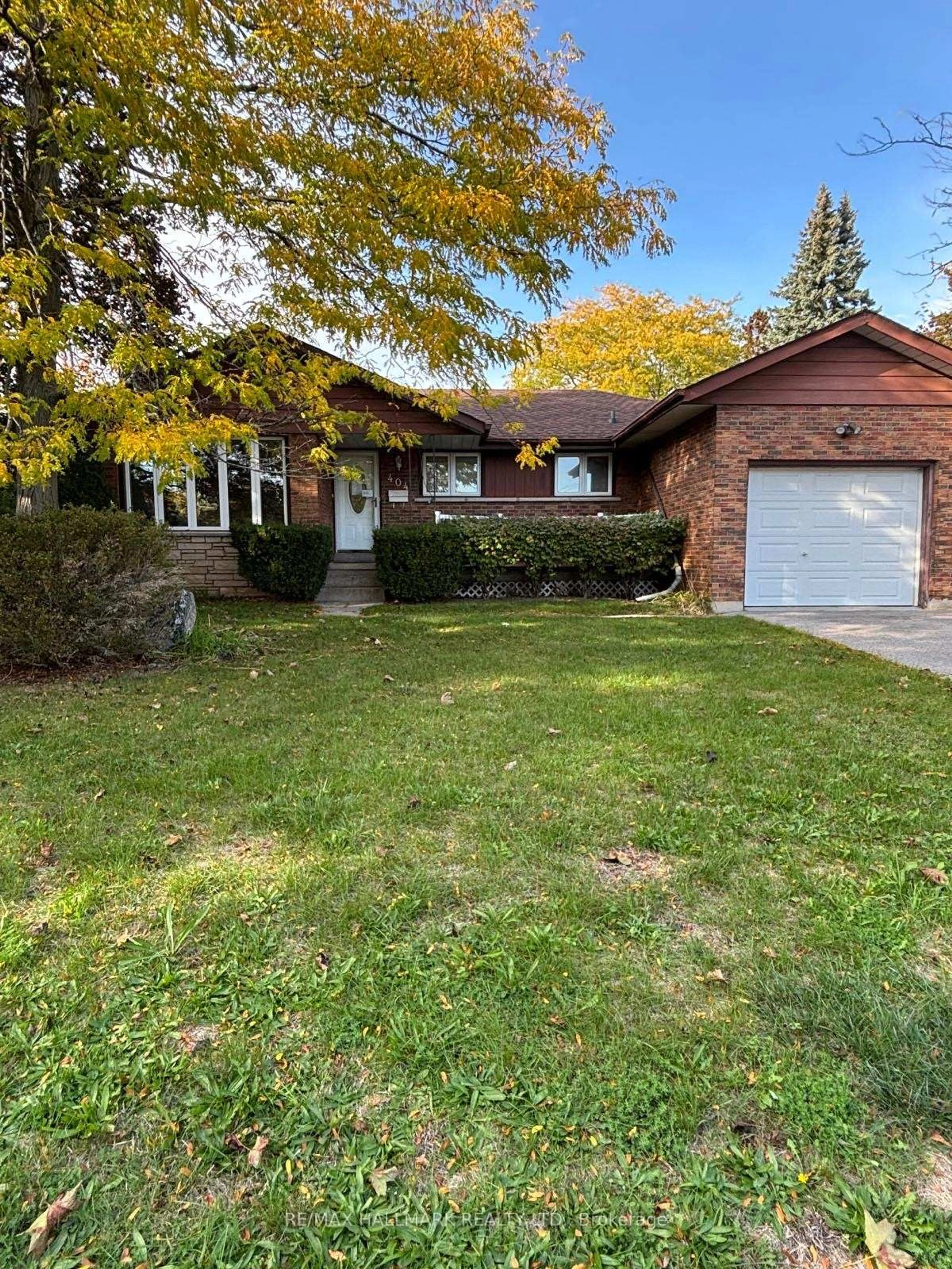 Home with brick exterior material, street for 404 Glendale Ave, Oshawa Ontario L1J 3H8