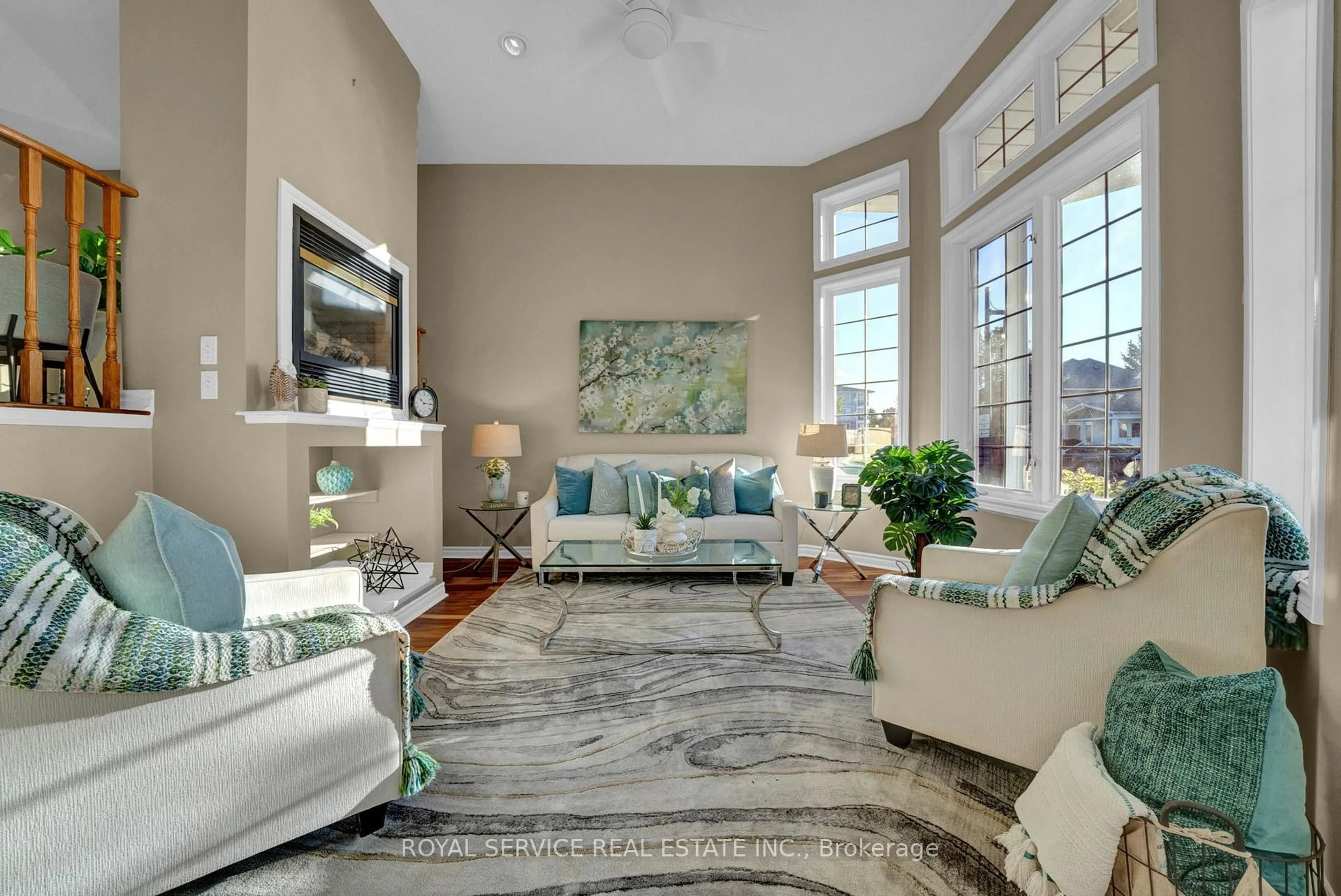 Living room with furniture, carpet floor for 86 Carveth Cres, Clarington Ontario L1B 1N4
